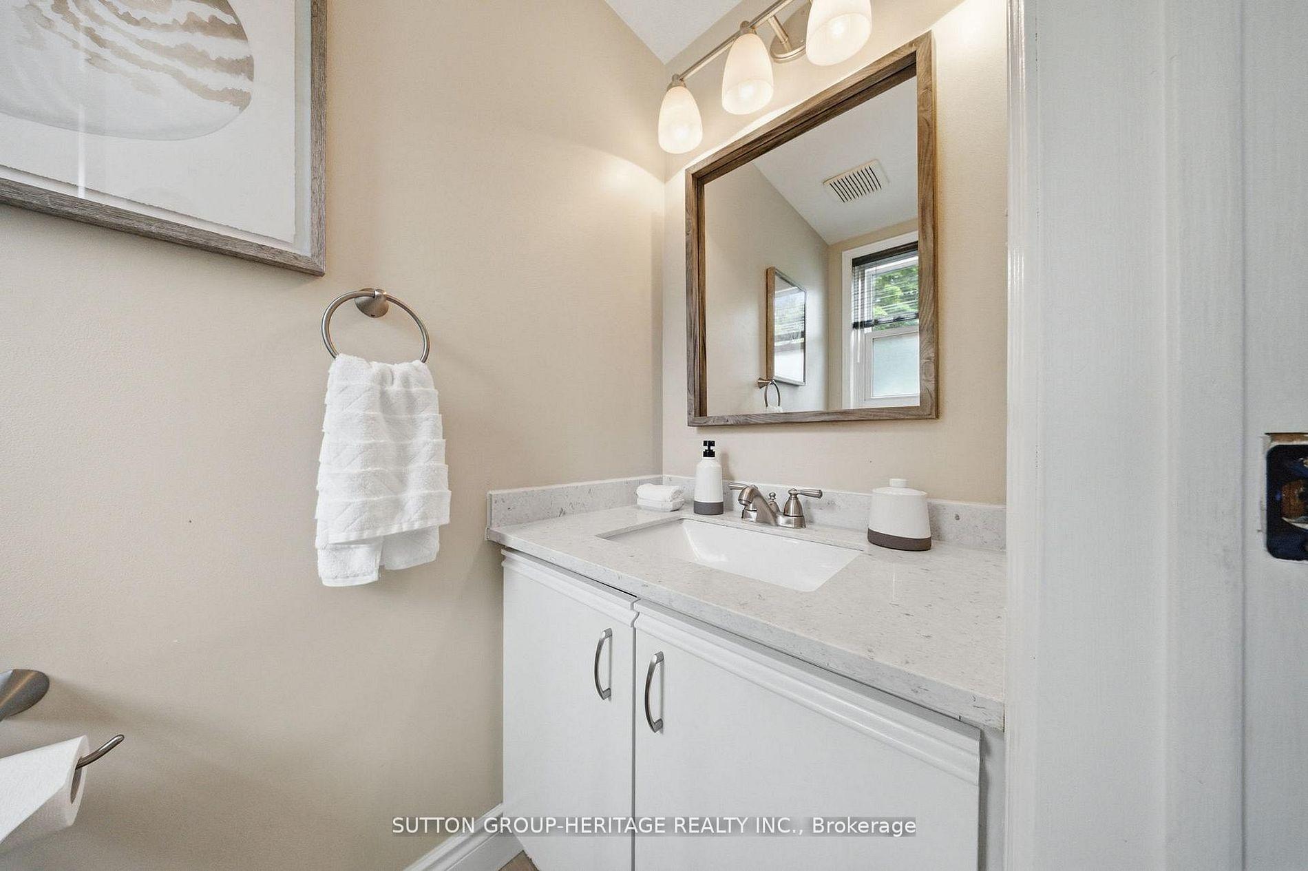 Photo 5 of 1413 Beaverbrook Court, Oshawa, Lakeview — HOMEH