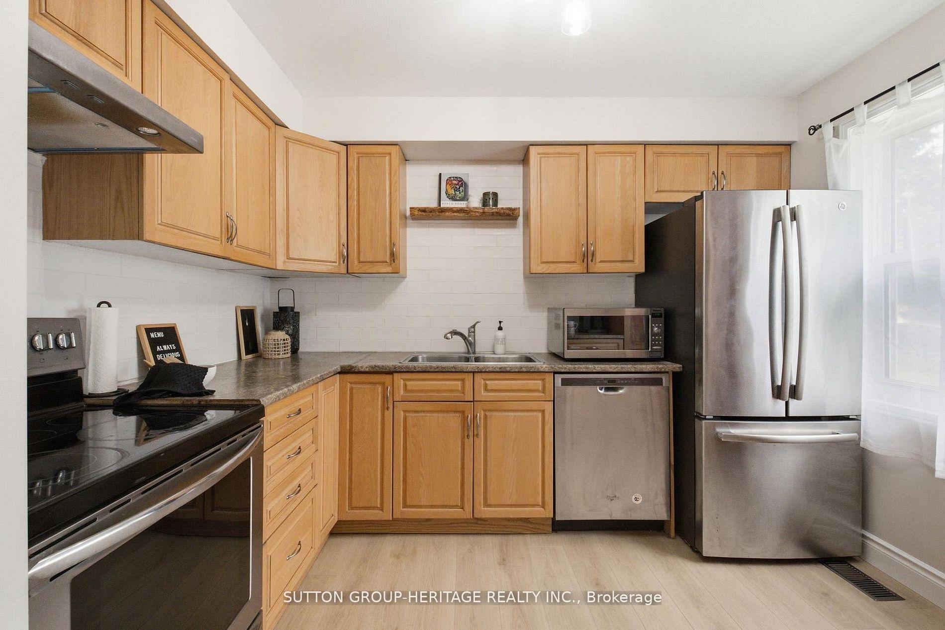 Photo 6 of 1413 Beaverbrook Court, Oshawa, Lakeview — HOMEH