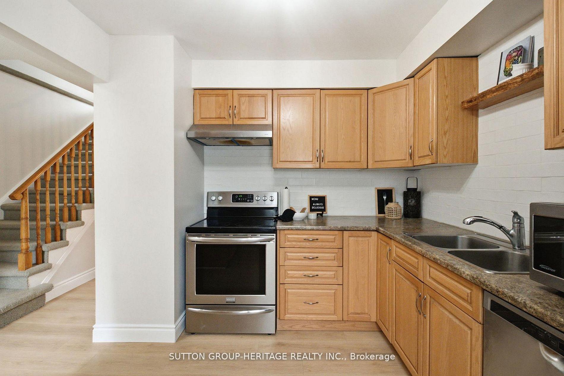 Photo 7 of 1413 Beaverbrook Court, Oshawa, Lakeview — HOMEH