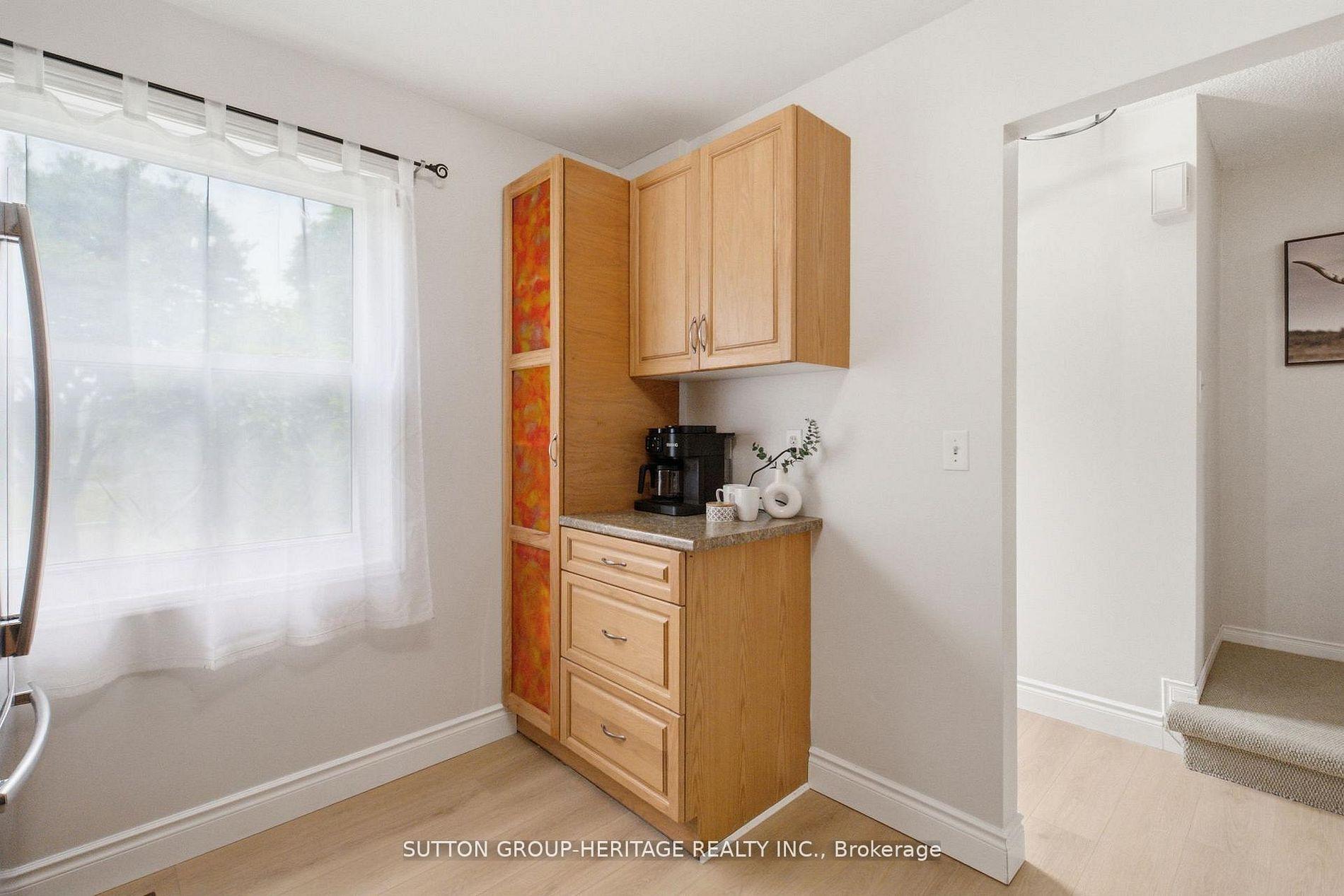 Photo 8 of 1413 Beaverbrook Court, Oshawa, Lakeview — HOMEH