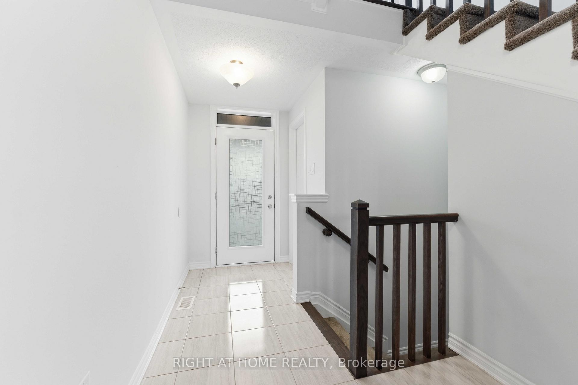 Photo 2 of 404 Edgevalley Court, Ottawa, Stittsville (North) — HOMEH