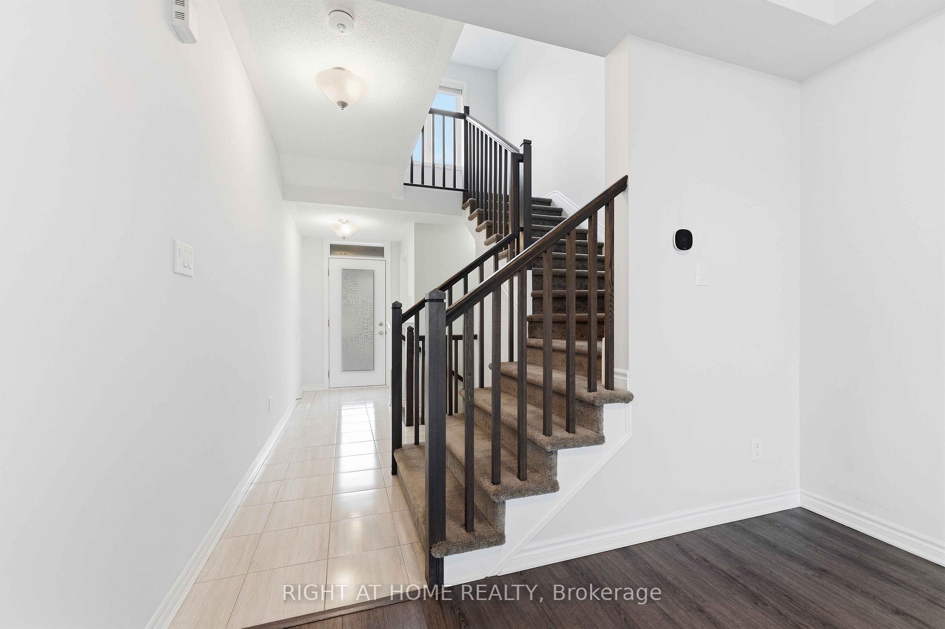 Photo 3 of 404 Edgevalley Court, Ottawa, Stittsville (North) — HOMEH