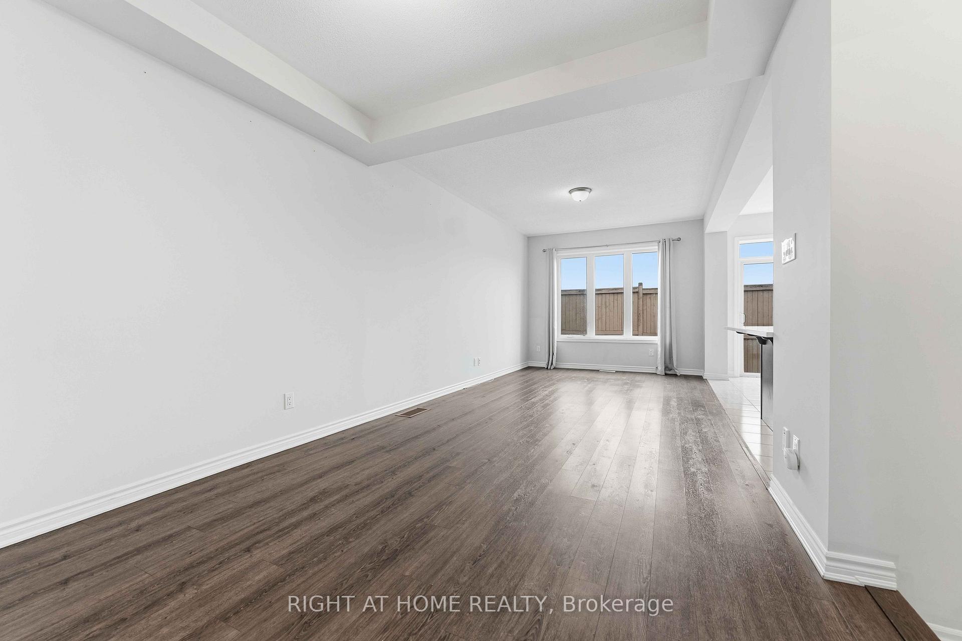 Photo 5 of 404 Edgevalley Court, Ottawa, Stittsville (North) — HOMEH