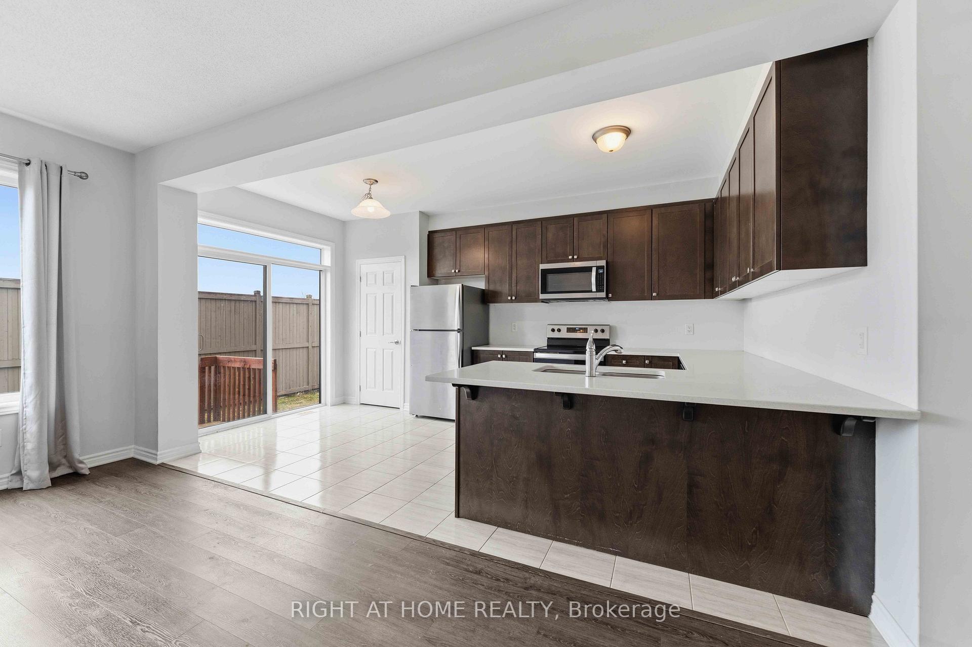 Photo 6 of 404 Edgevalley Court, Ottawa, Stittsville (North) — HOMEH