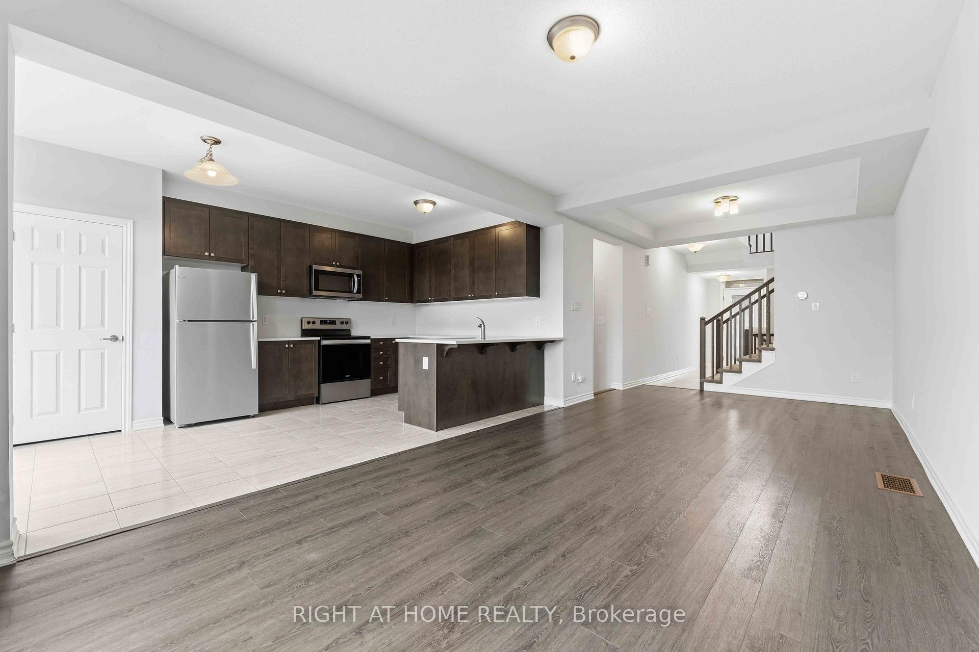 Photo 7 of 404 Edgevalley Court, Ottawa, Stittsville (North) — HOMEH