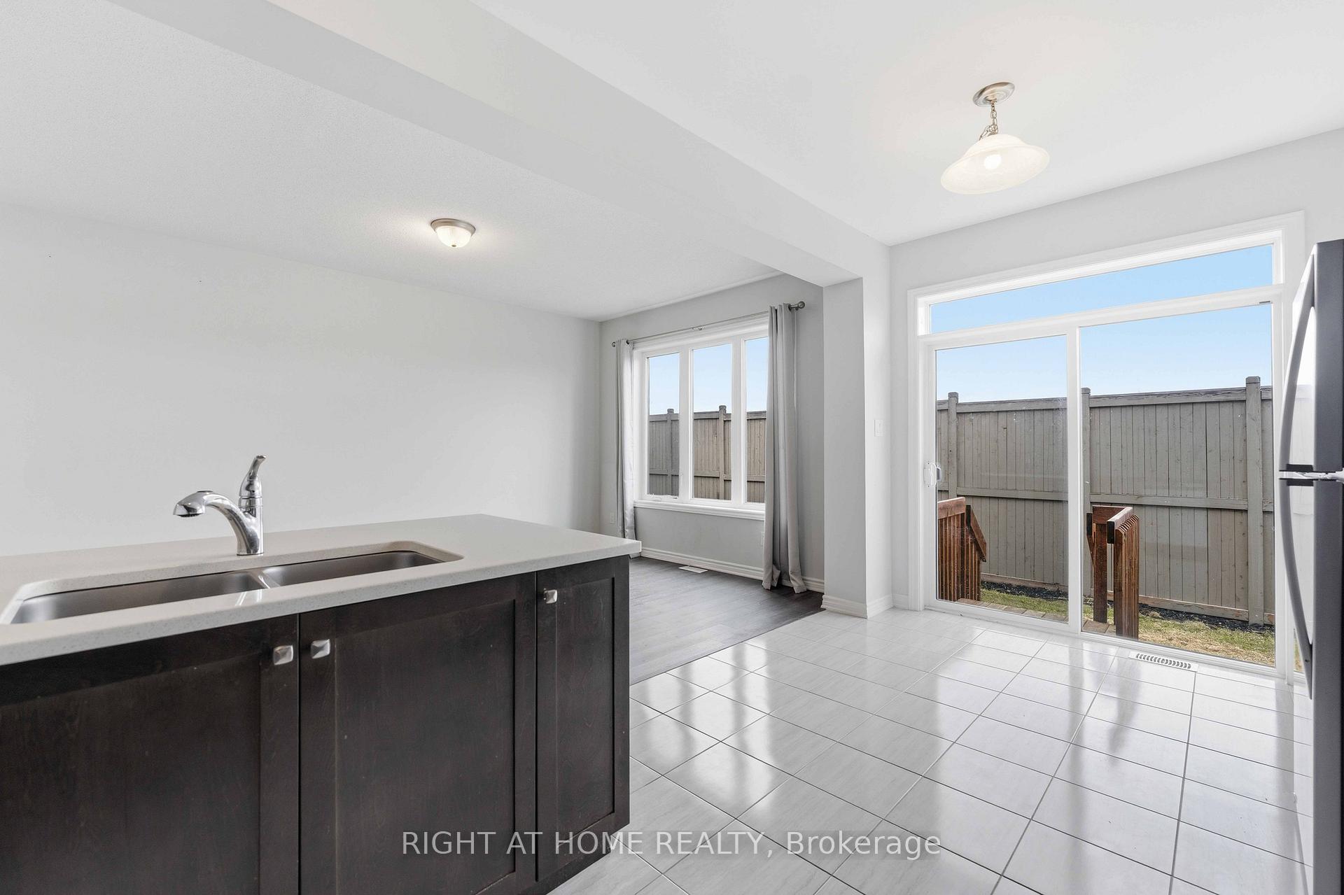 Photo 13 of 404 Edgevalley Court, Ottawa, Stittsville (North) — HOMEH