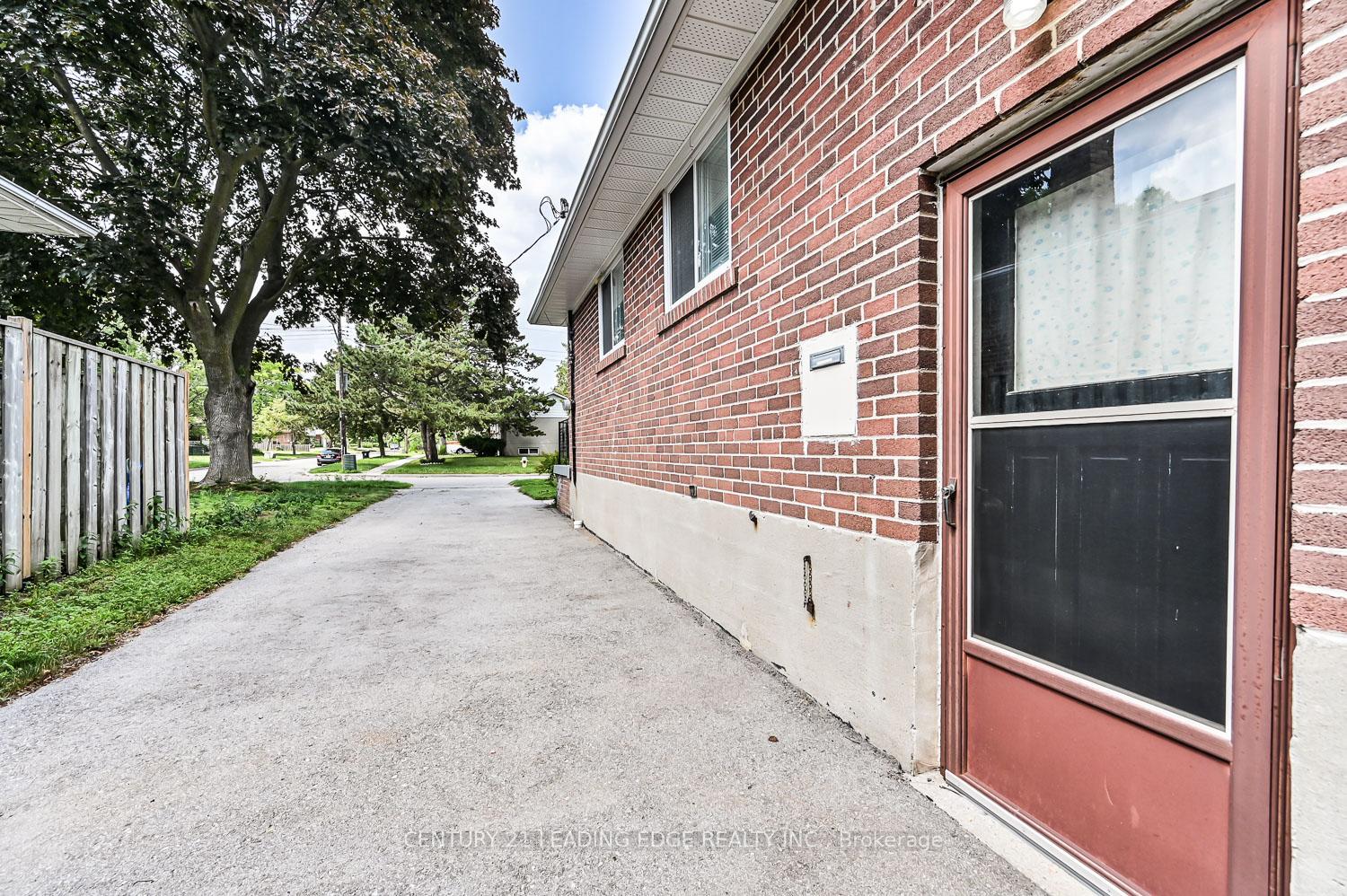 Photo 21 of 53 Danzig Street, Scarborough, West Hill — HOMEH