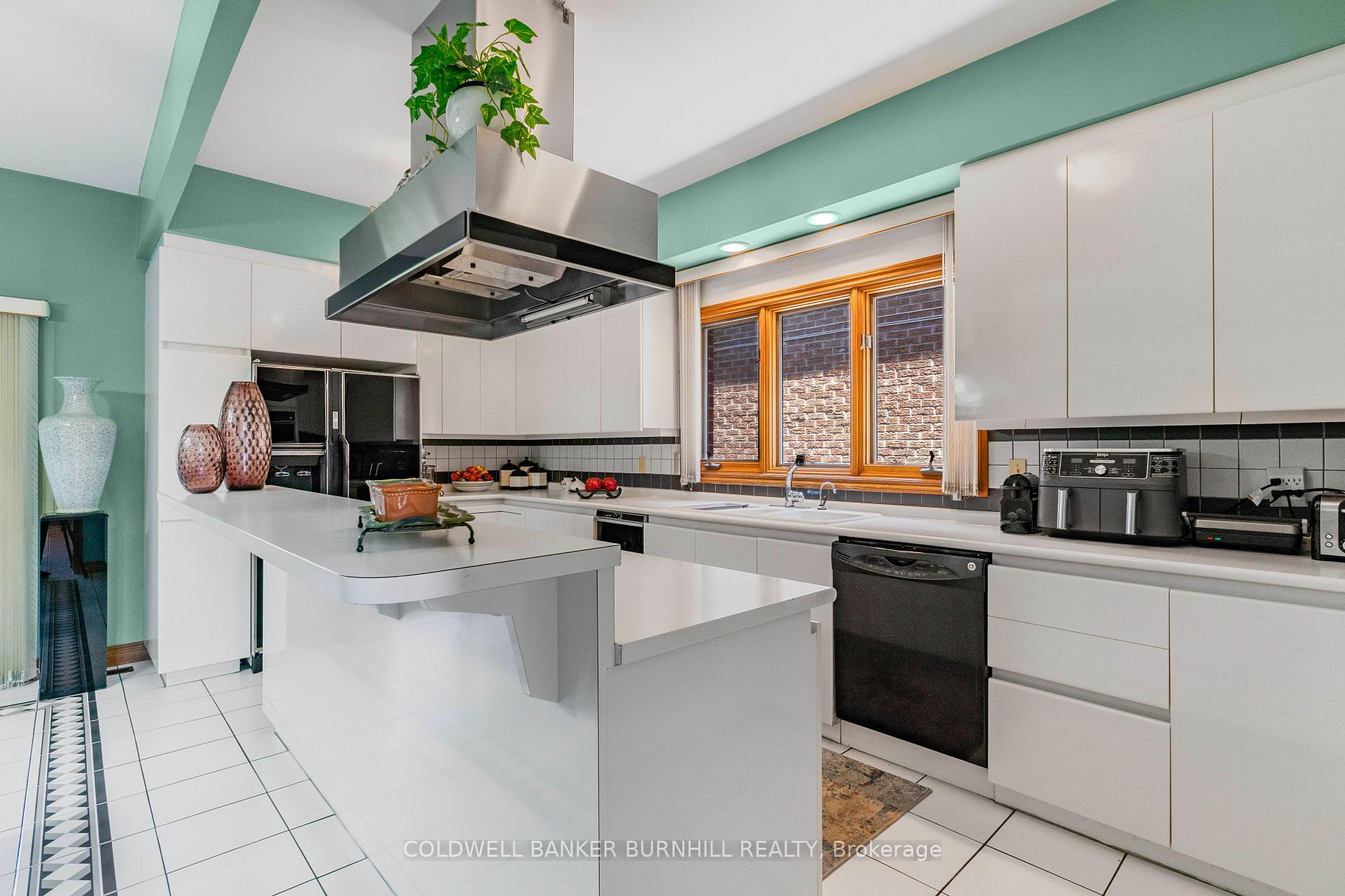 Photo 13 of 706 Glencairn Avenue, Toronto, Englemount-Lawrence — HOMEH
