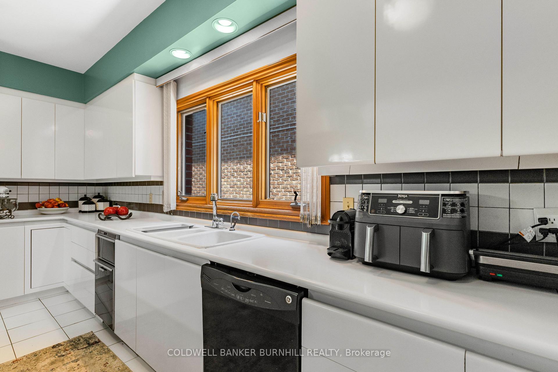 Photo 15 of 706 Glencairn Avenue, Toronto, Englemount-Lawrence — HOMEH
