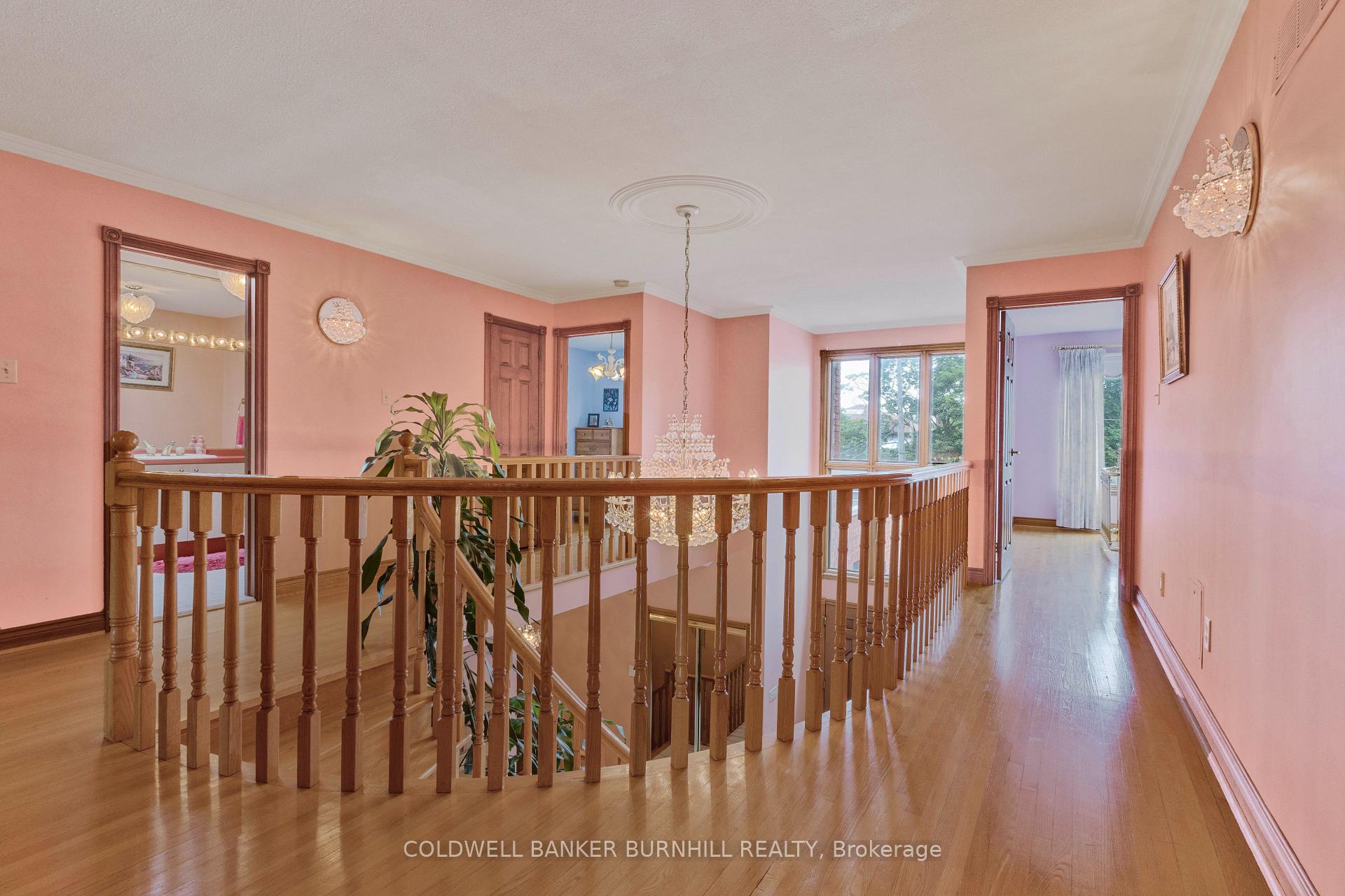 Photo 18 of 706 Glencairn Avenue, Toronto, Englemount-Lawrence — HOMEH