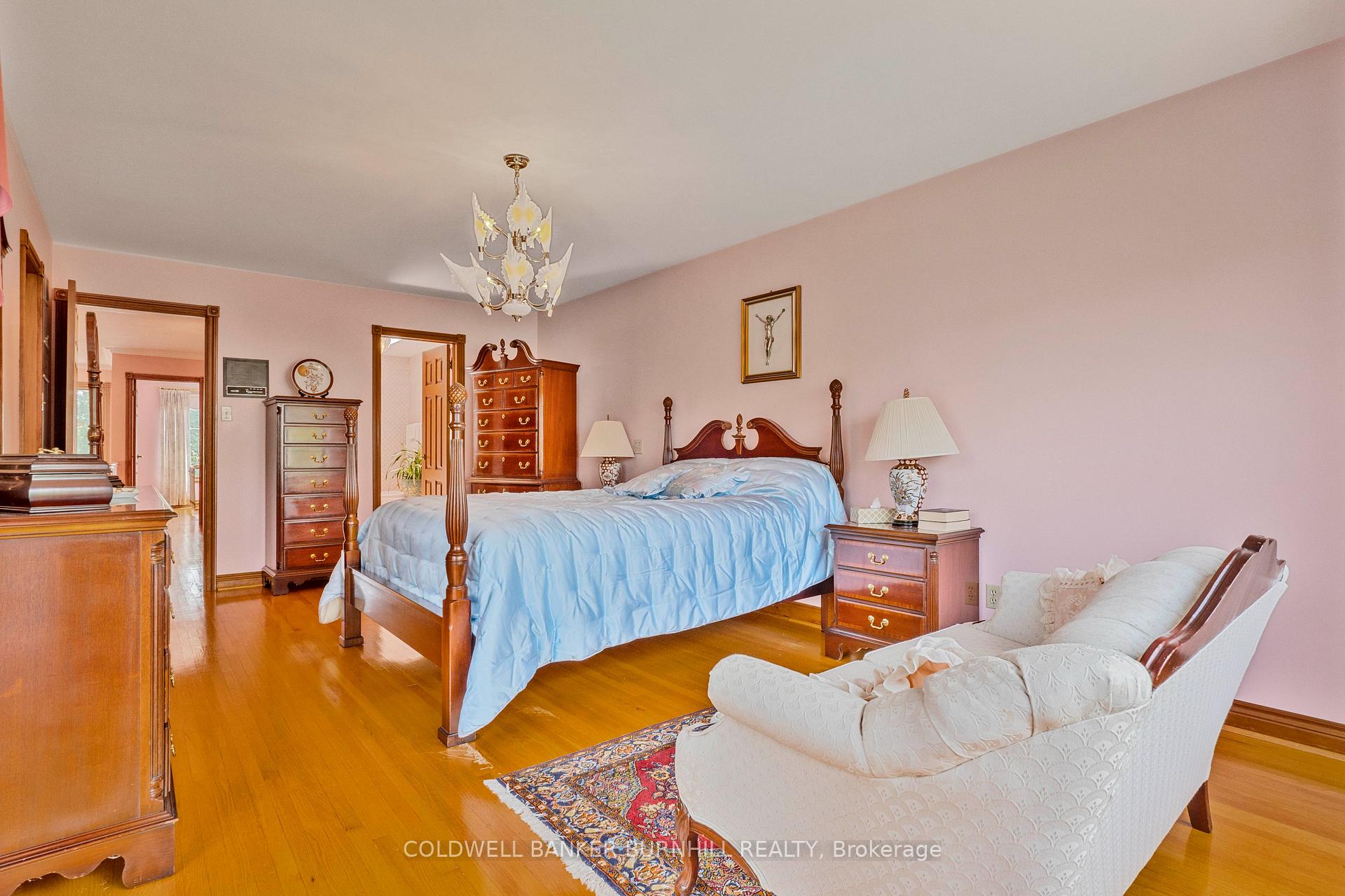 Photo 20 of 706 Glencairn Avenue, Toronto, Englemount-Lawrence — HOMEH