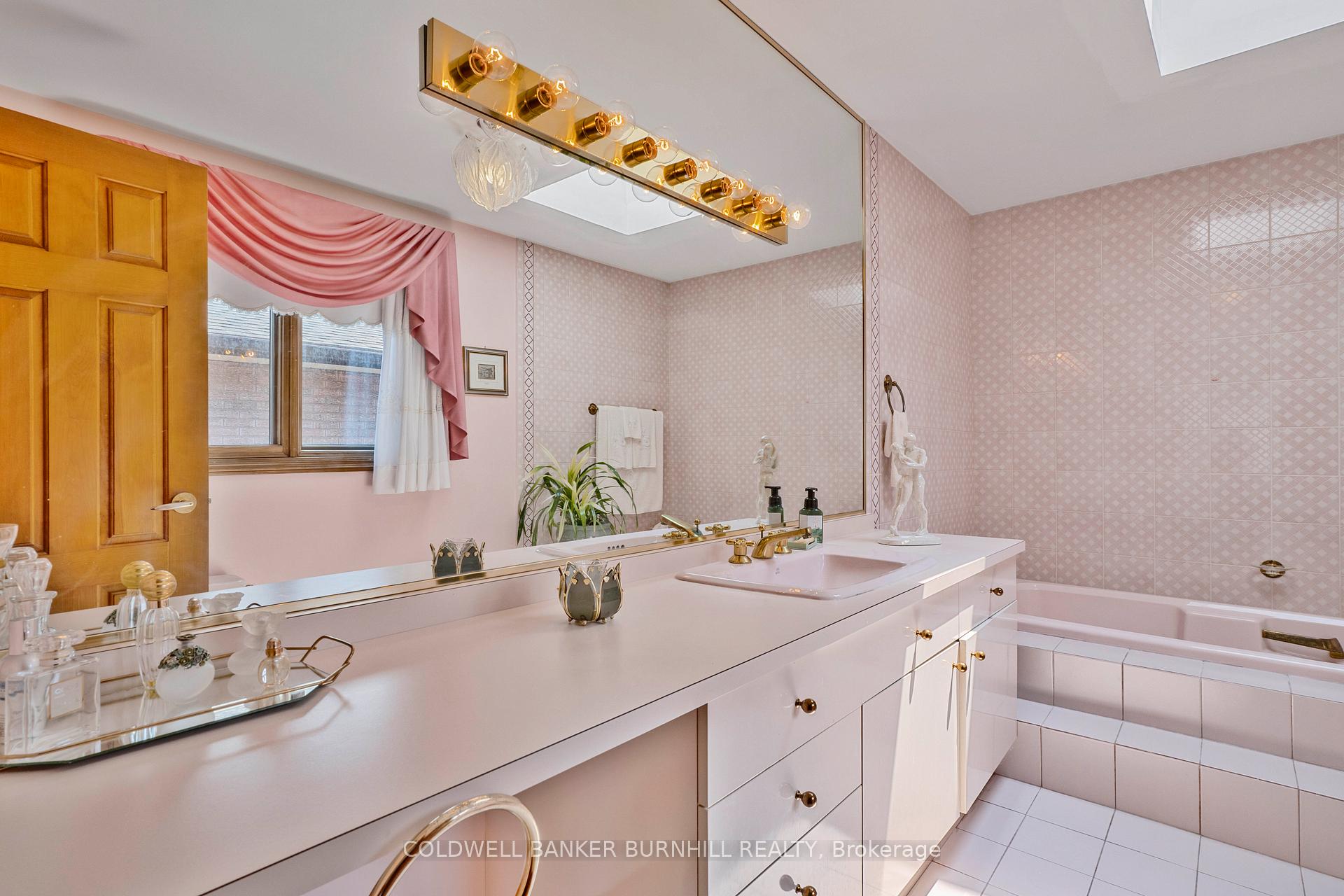 Photo 21 of 706 Glencairn Avenue, Toronto, Englemount-Lawrence — HOMEH