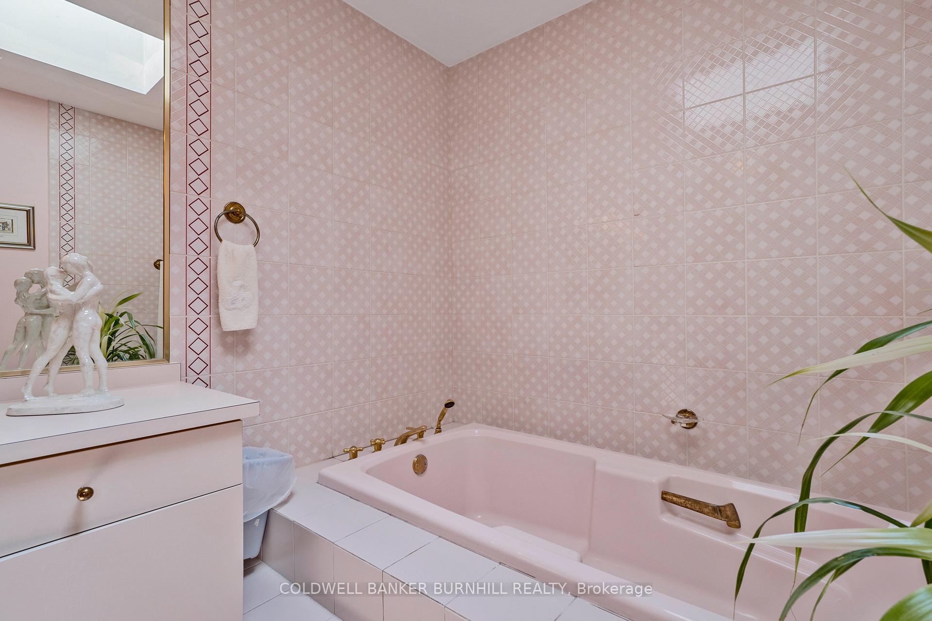 Photo 22 of 706 Glencairn Avenue, Toronto, Englemount-Lawrence — HOMEH