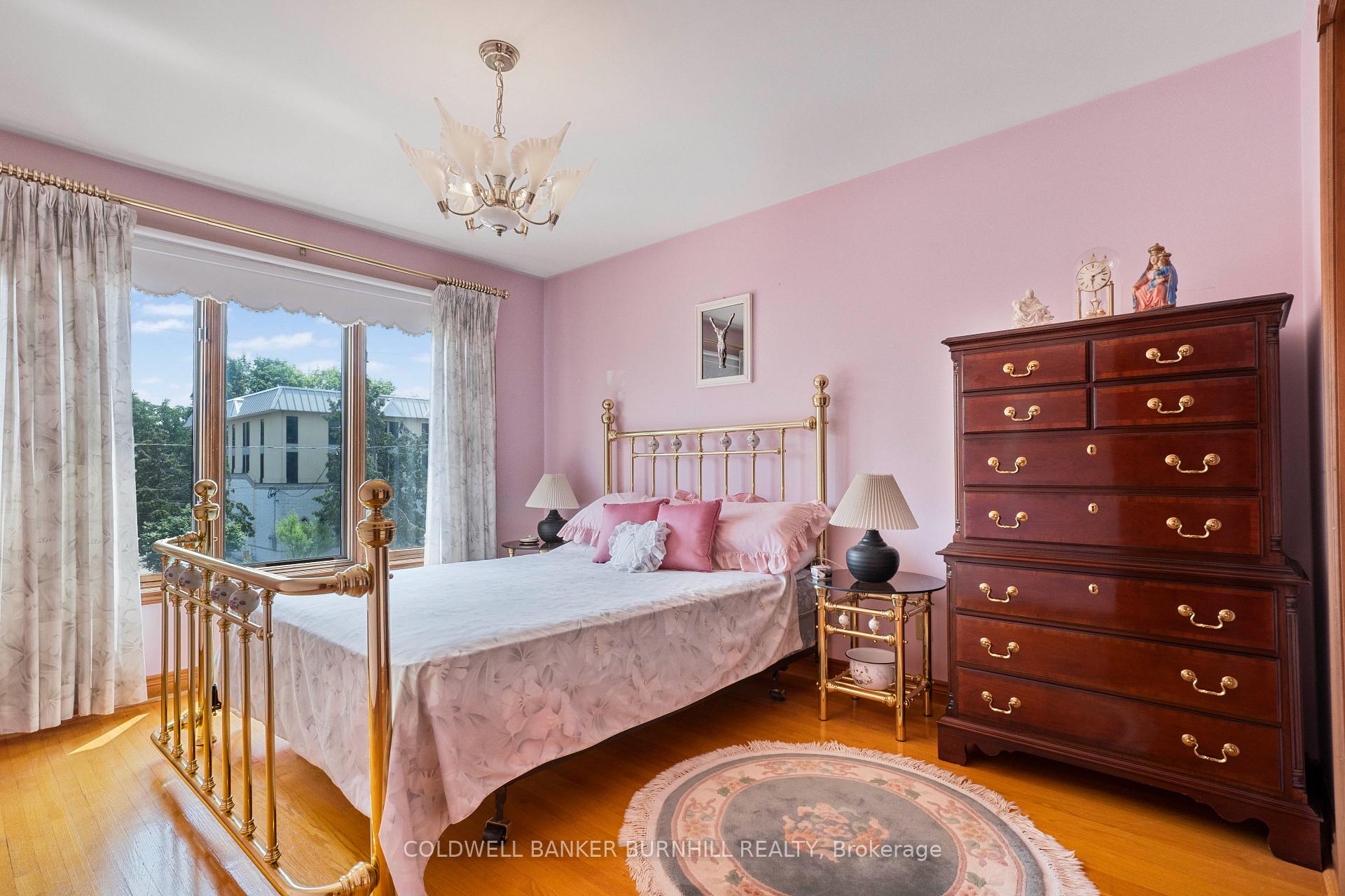 Photo 23 of 706 Glencairn Avenue, Toronto, Englemount-Lawrence — HOMEH