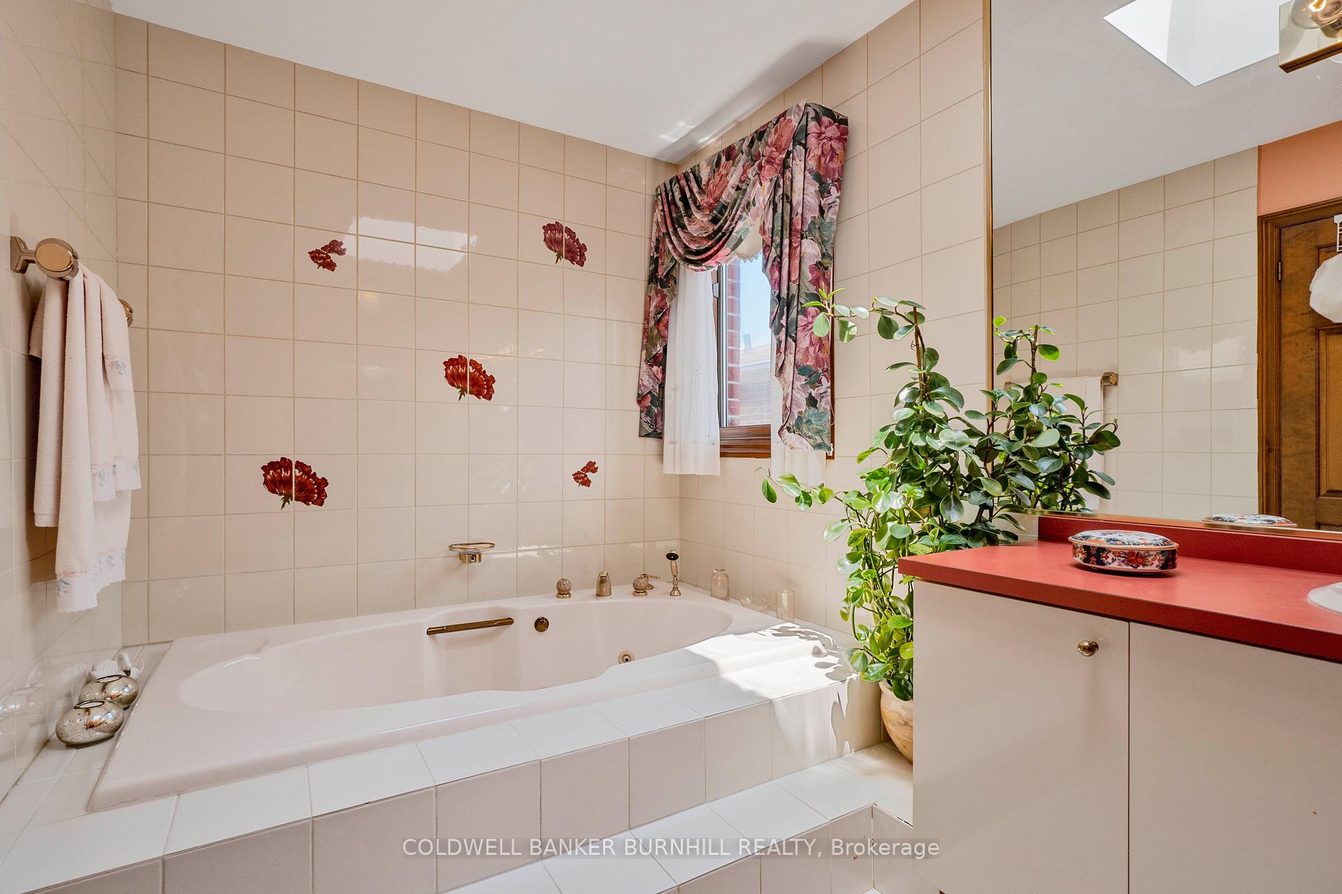 Photo 29 of 706 Glencairn Avenue, Toronto, Englemount-Lawrence — HOMEH