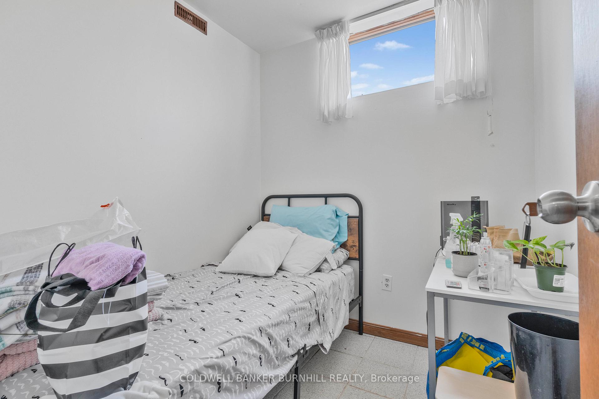 Photo 37 of 706 Glencairn Avenue, Toronto, Englemount-Lawrence — HOMEH