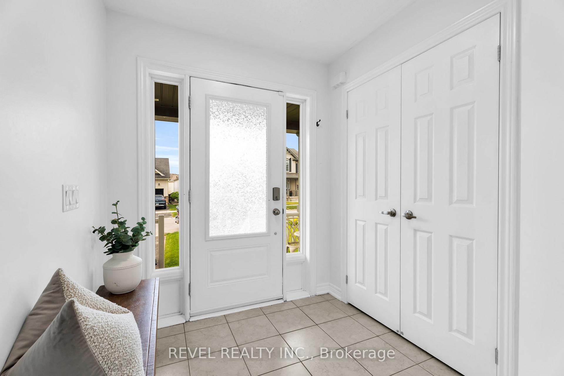 Photo 4 of 824 Cook Crescent, Shelburne — HOMEH