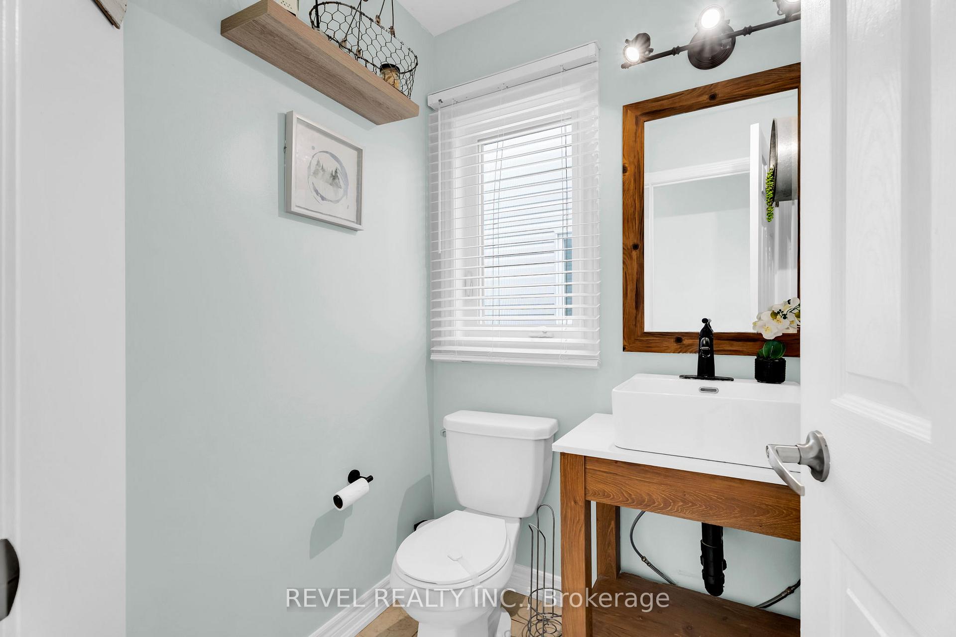 Photo 18 of 824 Cook Crescent, Shelburne — HOMEH