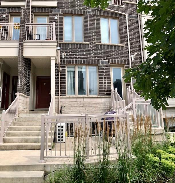 Front of Unit 18, 90 Eastwood Park Gardens