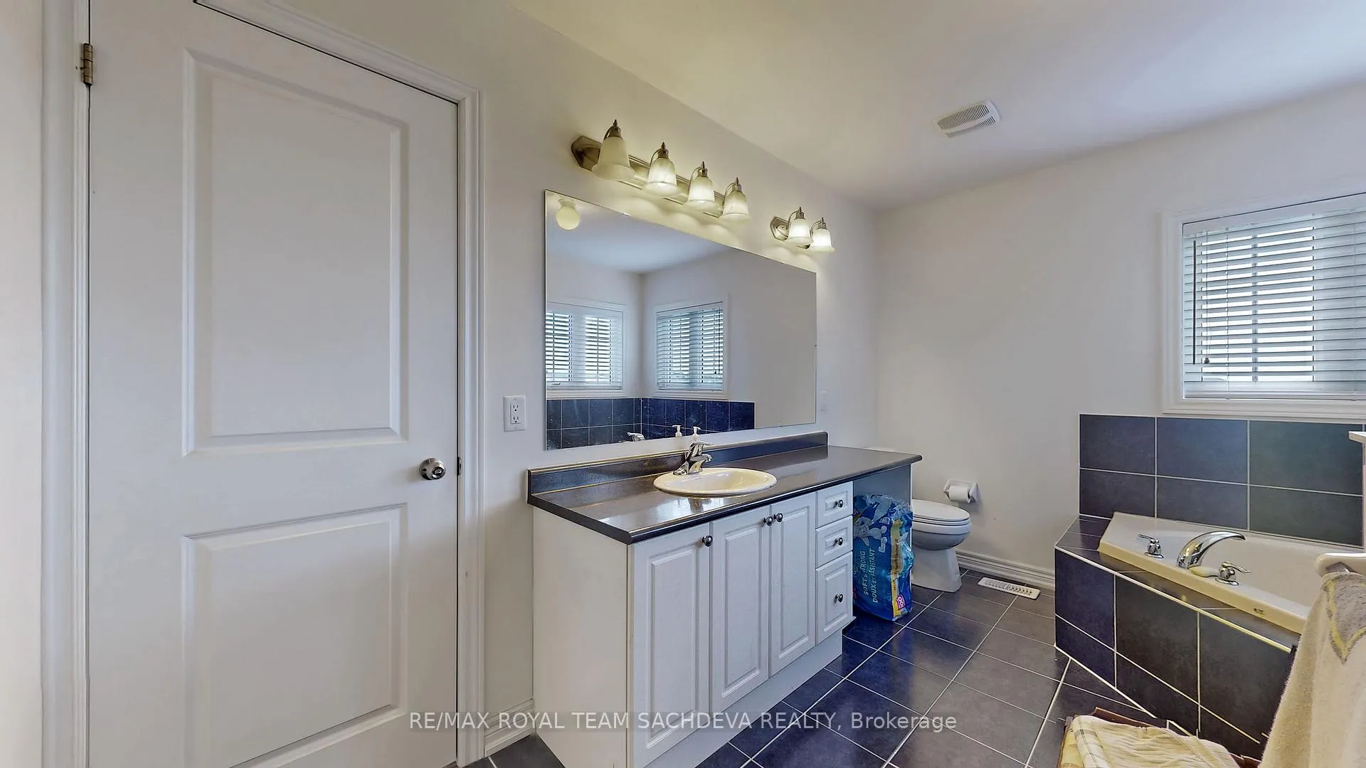 Photo 29 of 95 Fred Jackman Avenue, Clarington, Bowmanville — HOMEH