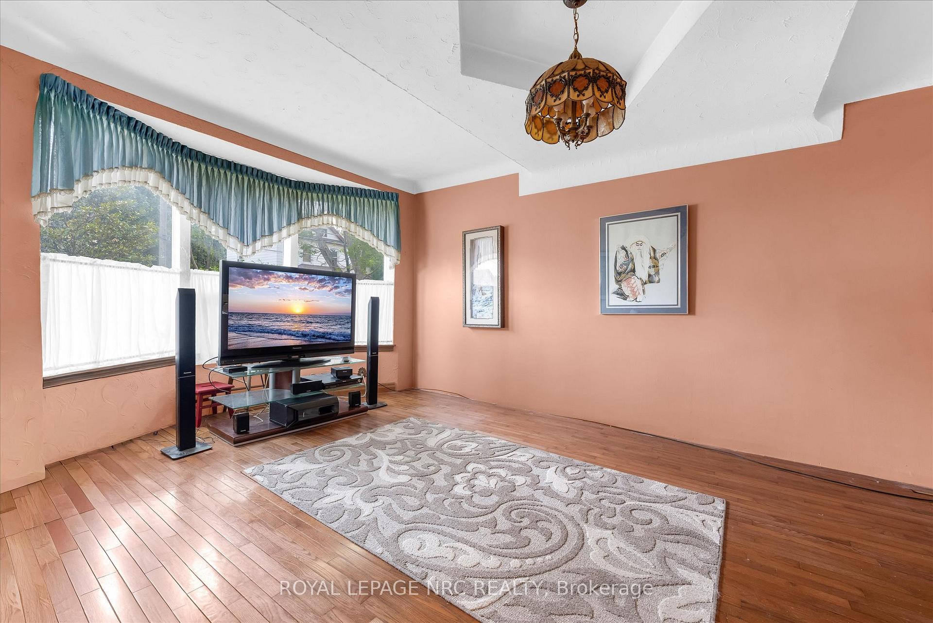 Photo 11 of 4271 Elgin Street, Niagara Falls, Downtown — HOMEH