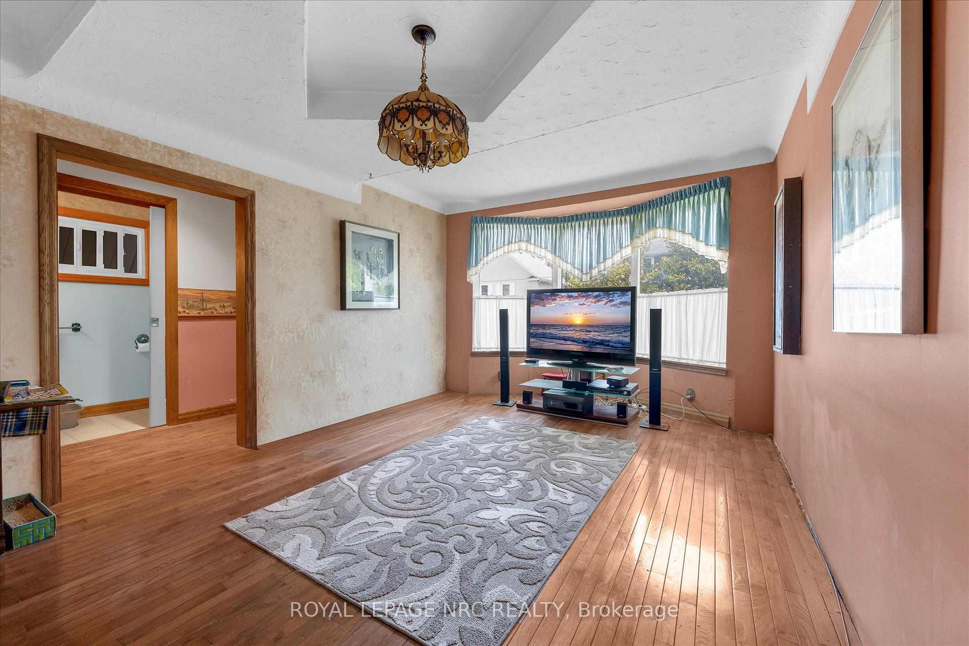 Photo 12 of 4271 Elgin Street, Niagara Falls, Downtown — HOMEH