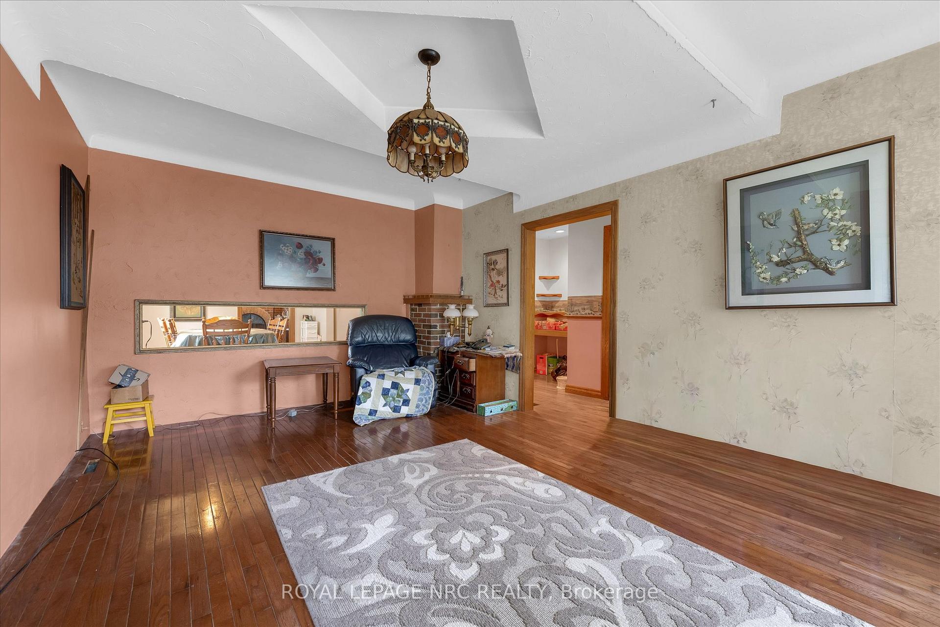 Photo 13 of 4271 Elgin Street, Niagara Falls, Downtown — HOMEH