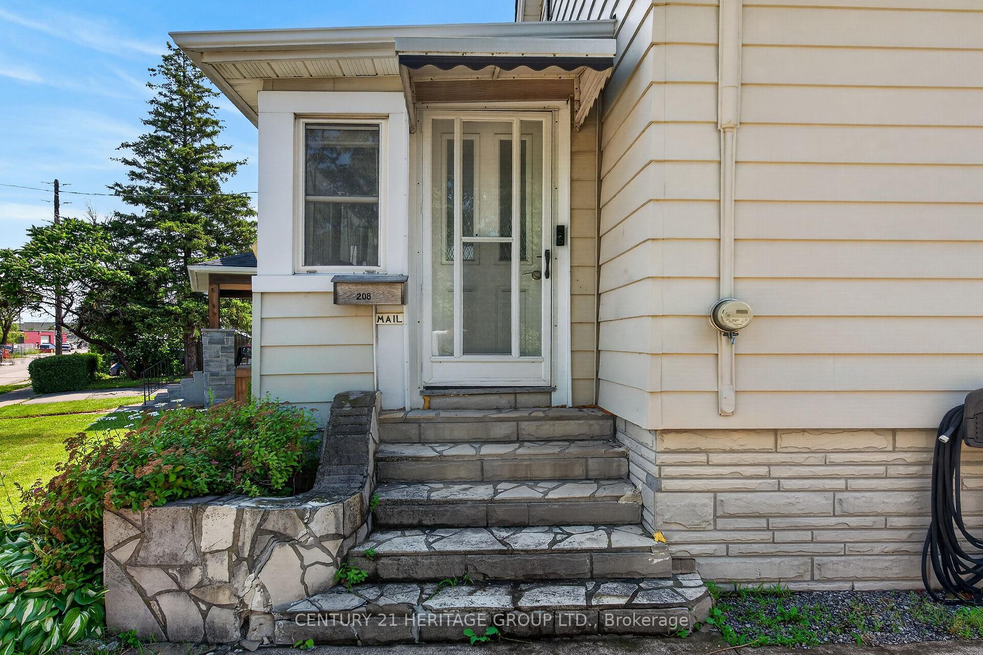 Photo 5 of 208 Carlton Street, St. Catharines, Downtown — HOMEH