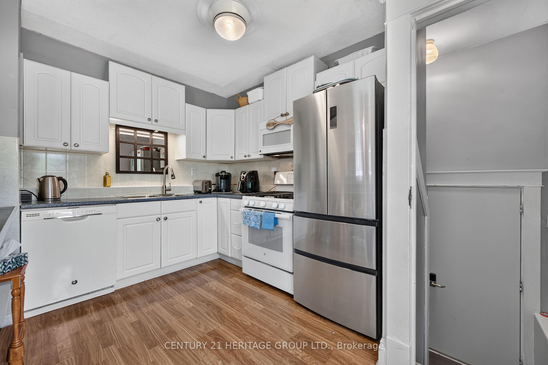 Photo 6 of 208 Carlton Street, St. Catharines, Downtown — HOMEH