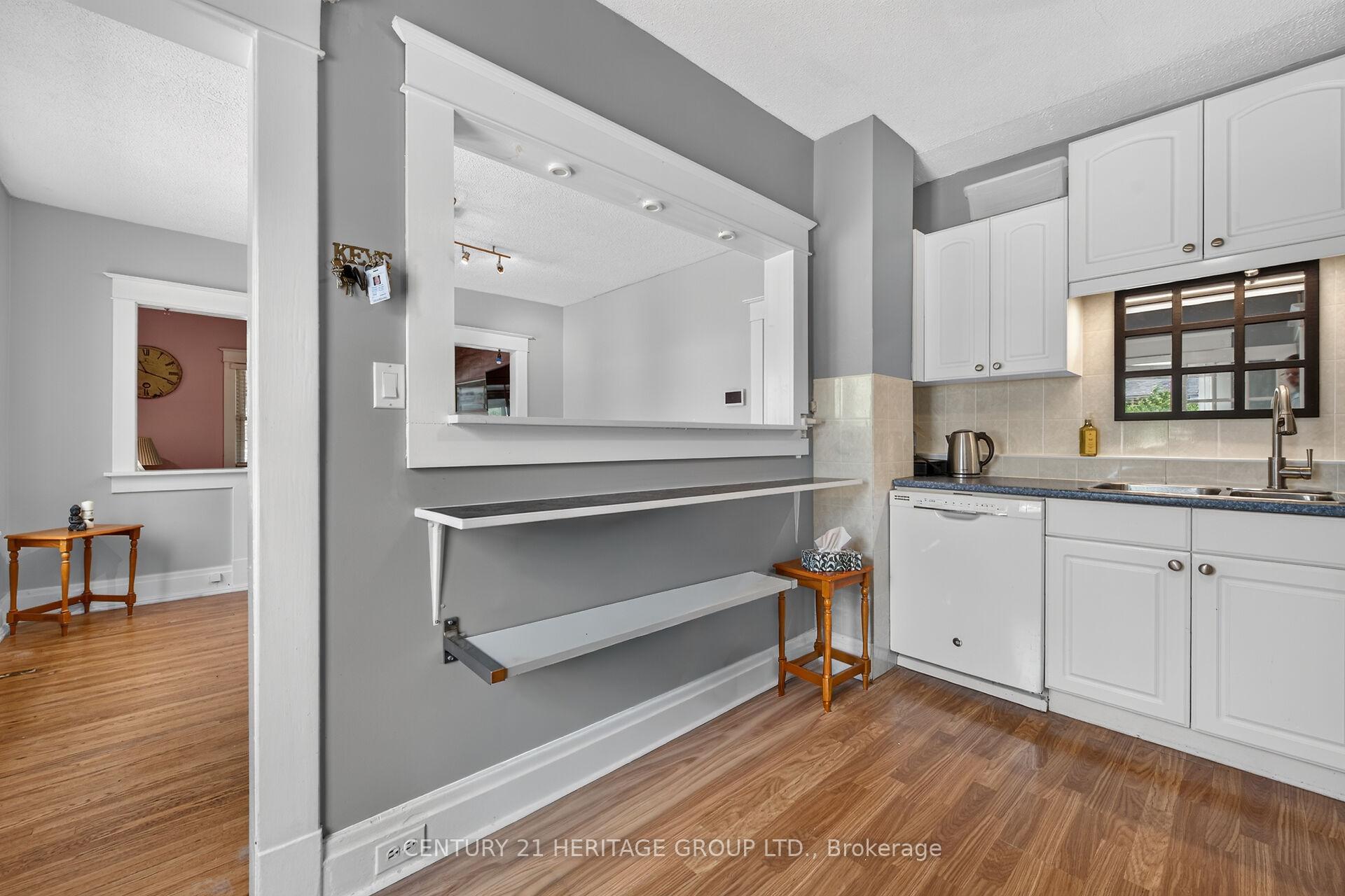 Photo 9 of 208 Carlton Street, St. Catharines, Downtown — HOMEH