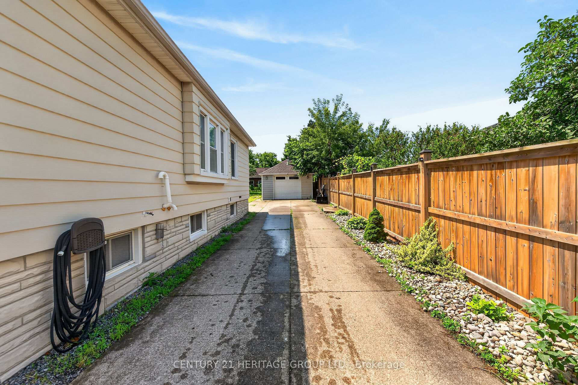 Photo 38 of 208 Carlton Street, St. Catharines, Downtown — HOMEH