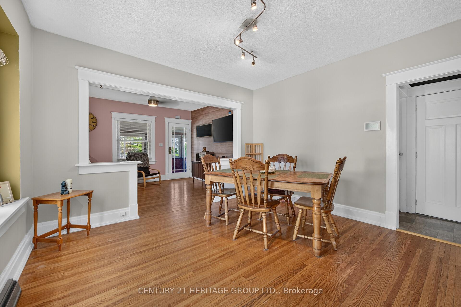 Photo 13 of 208 Carlton Street, St. Catharines, Downtown — HOMEH