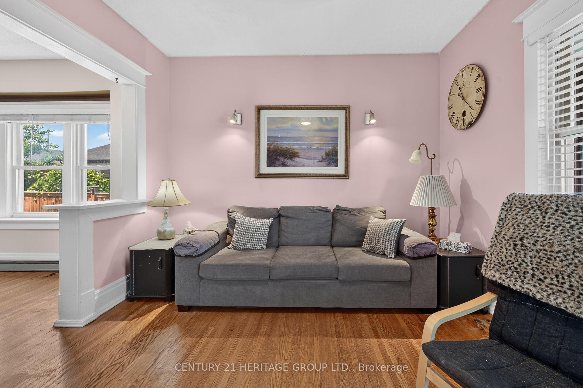 Photo 20 of 208 Carlton Street, St. Catharines, Downtown — HOMEH