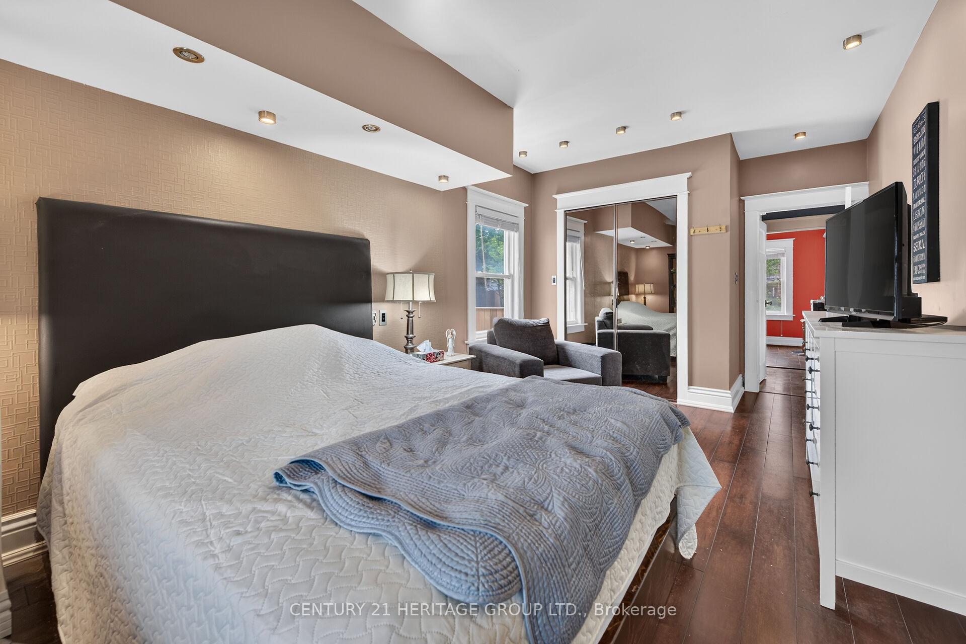 Photo 30 of 208 Carlton Street, St. Catharines, Downtown — HOMEH