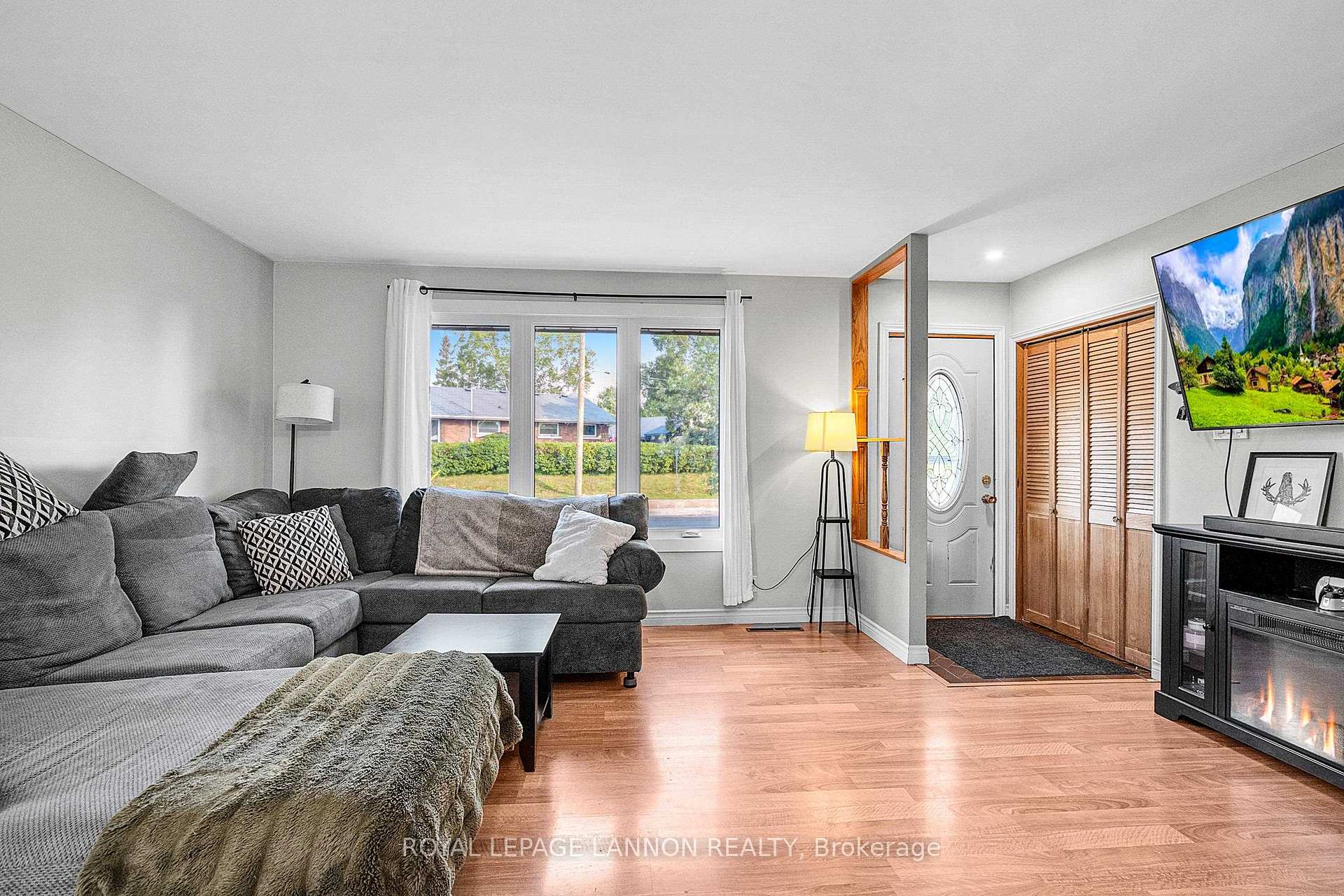Photo 3 of 174 Clarkson Street N, Thunder Bay, Grandview — HOMEH