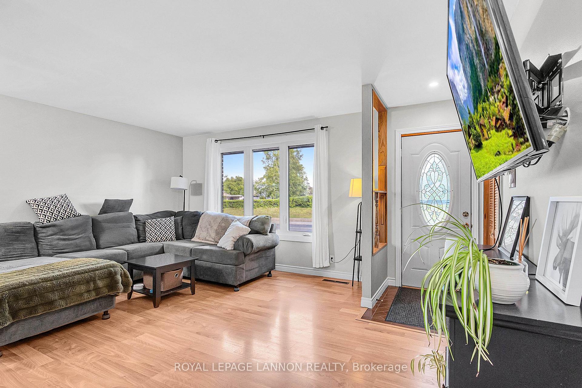 Photo 5 of 174 Clarkson Street N, Thunder Bay, Grandview — HOMEH