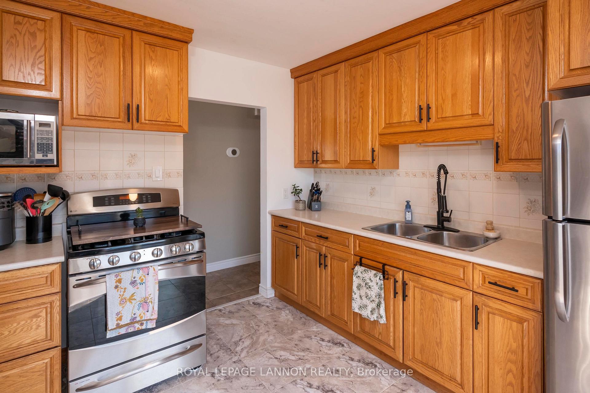 Photo 11 of 174 Clarkson Street N, Thunder Bay, Grandview — HOMEH