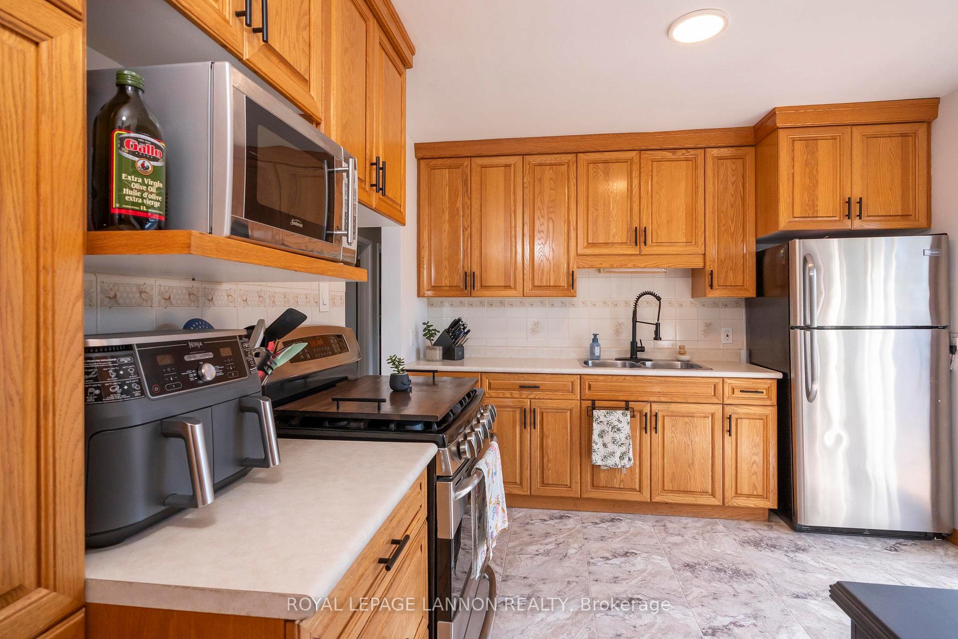 Photo 12 of 174 Clarkson Street N, Thunder Bay, Grandview — HOMEH