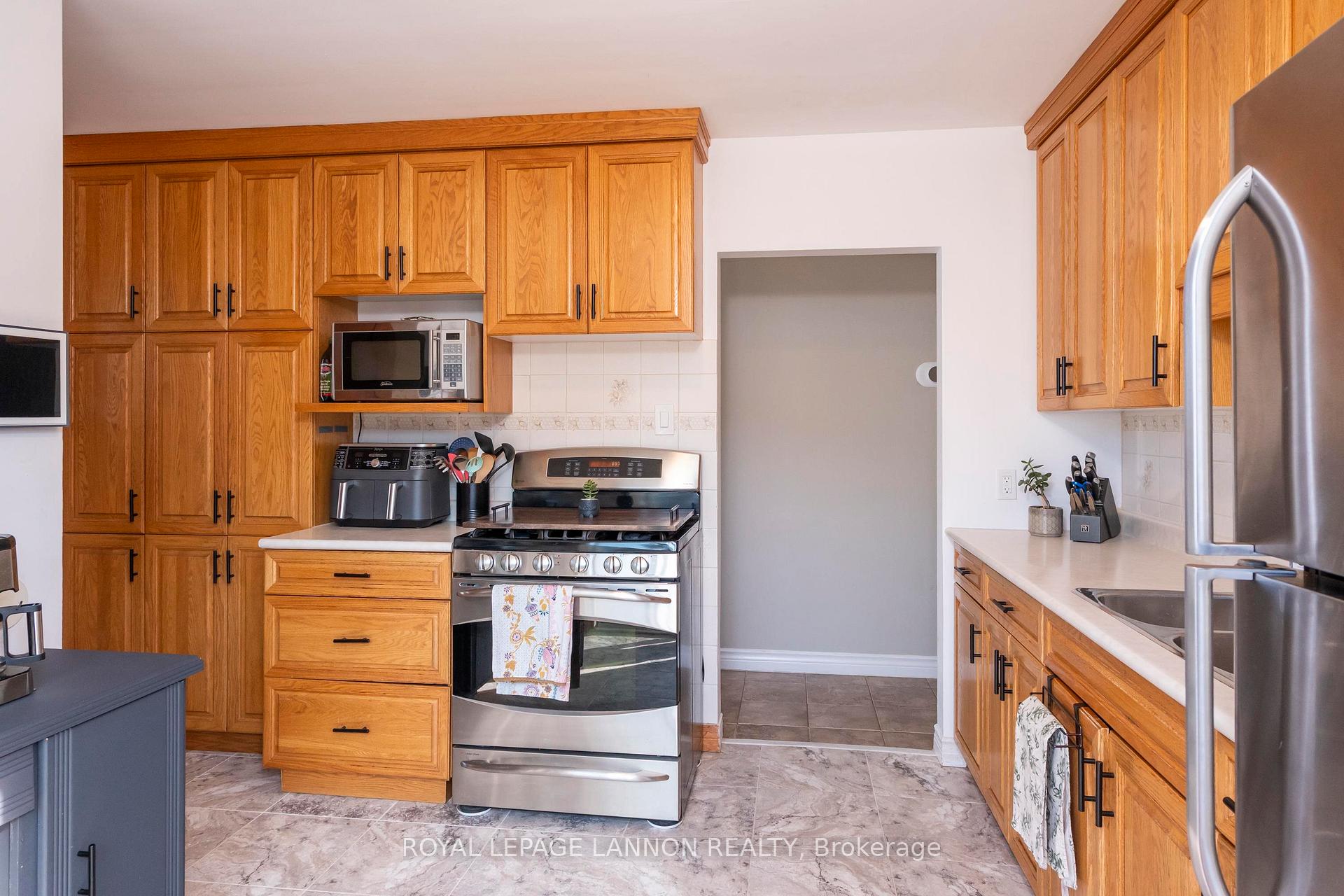 Photo 13 of 174 Clarkson Street N, Thunder Bay, Grandview — HOMEH