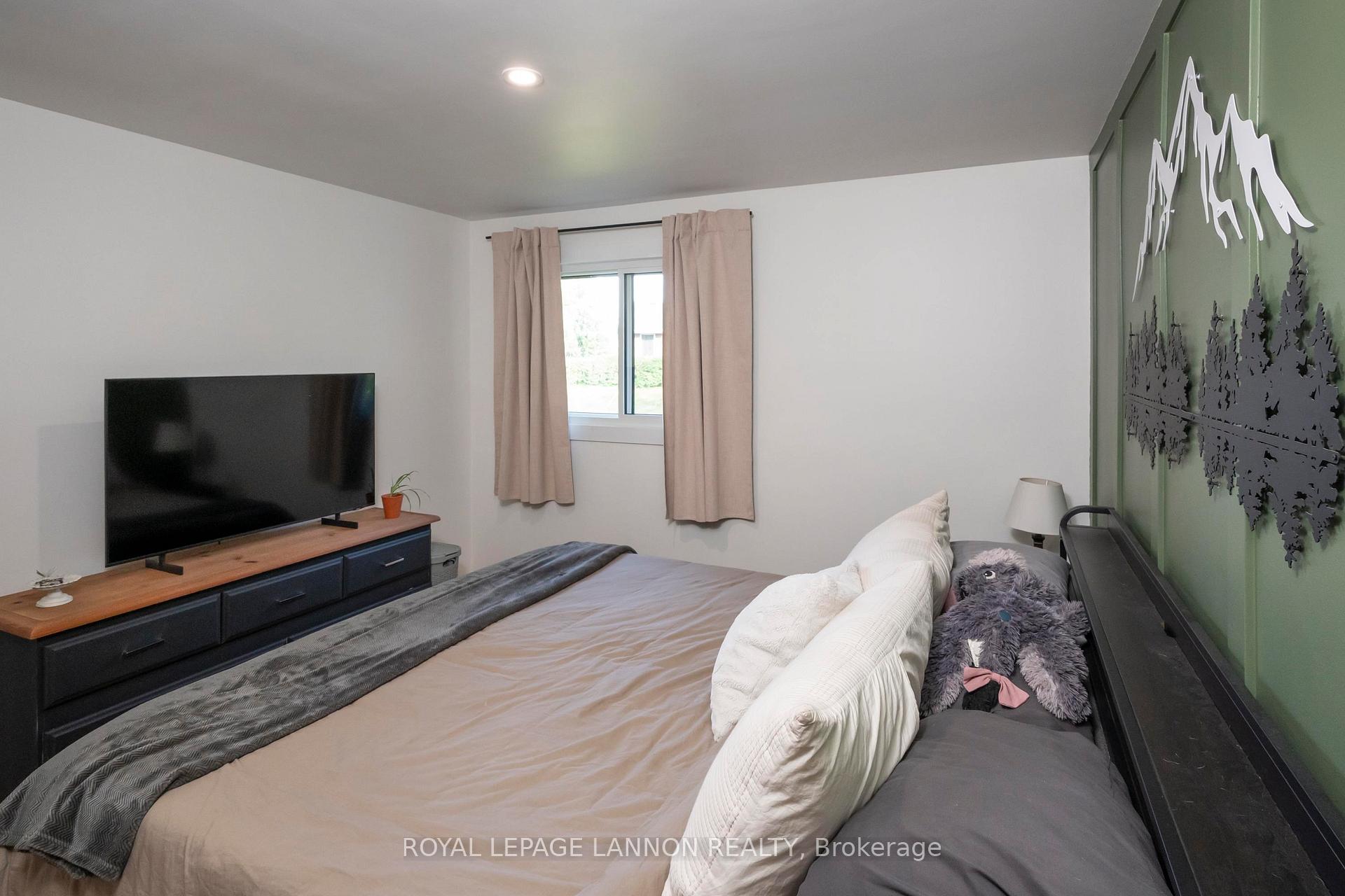 Photo 17 of 174 Clarkson Street N, Thunder Bay, Grandview — HOMEH