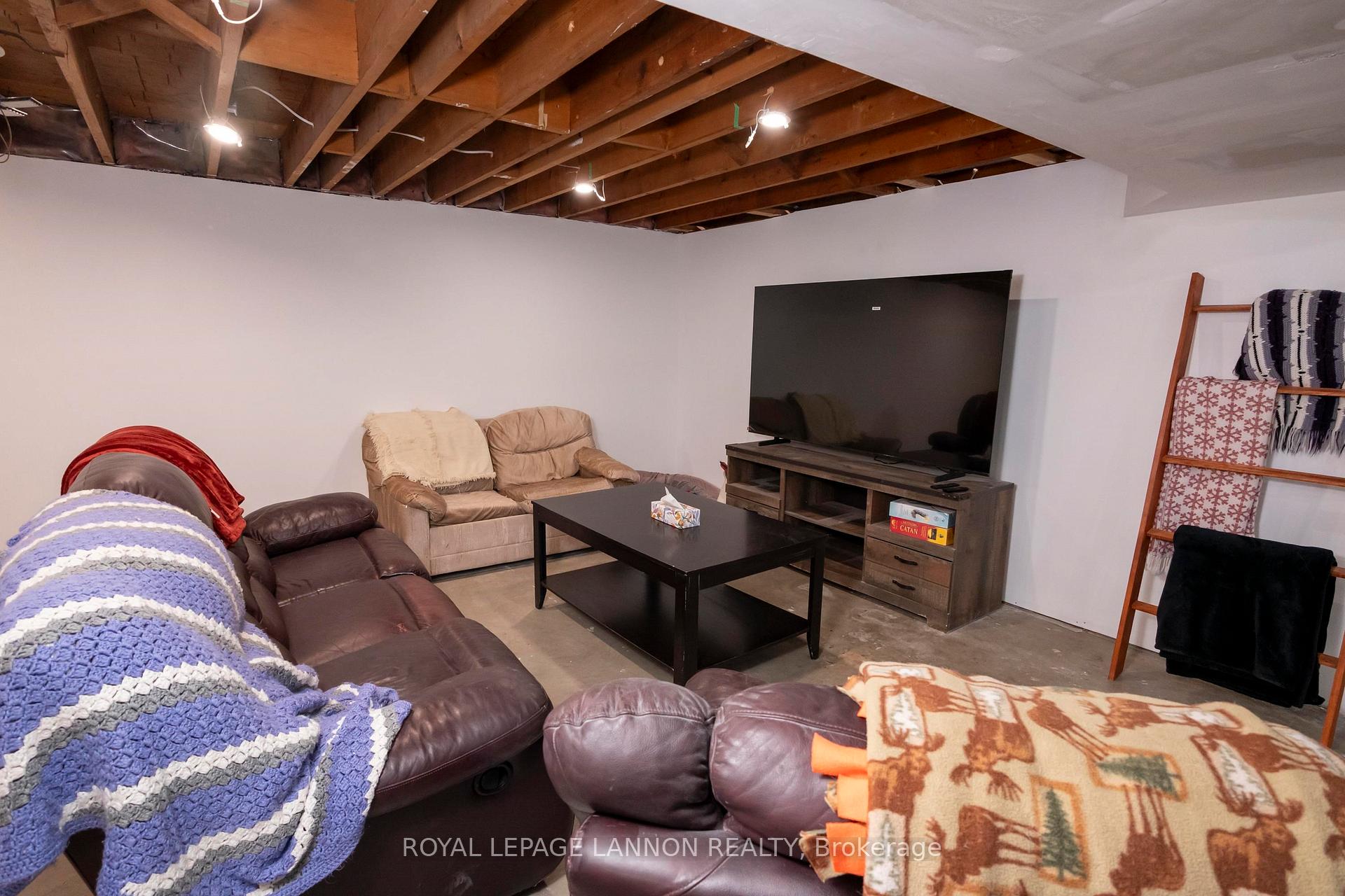 Photo 30 of 174 Clarkson Street N, Thunder Bay, Grandview — HOMEH