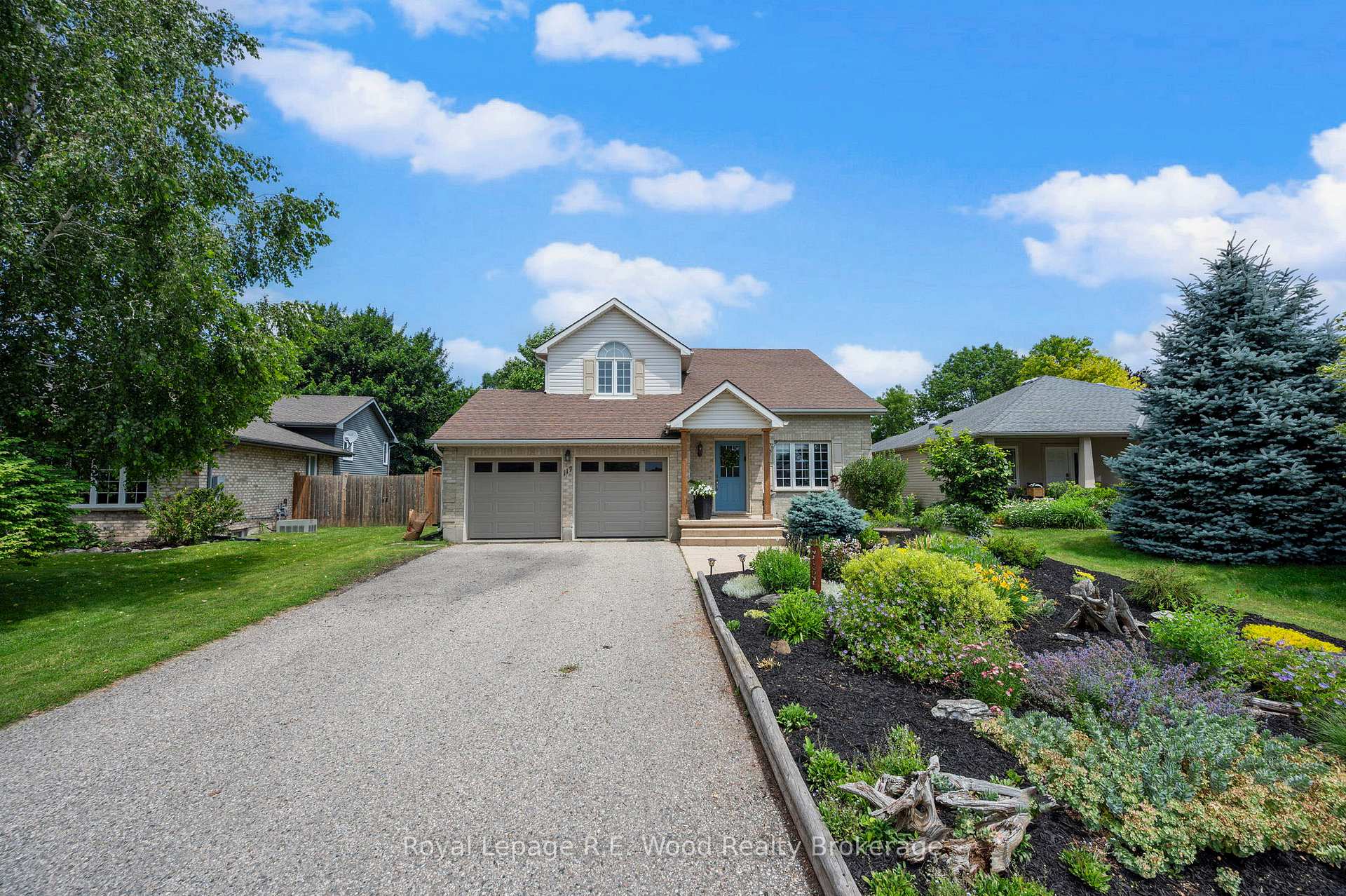 Photo 3 of 117 Allen Street, Tillsonburg — HOMEH