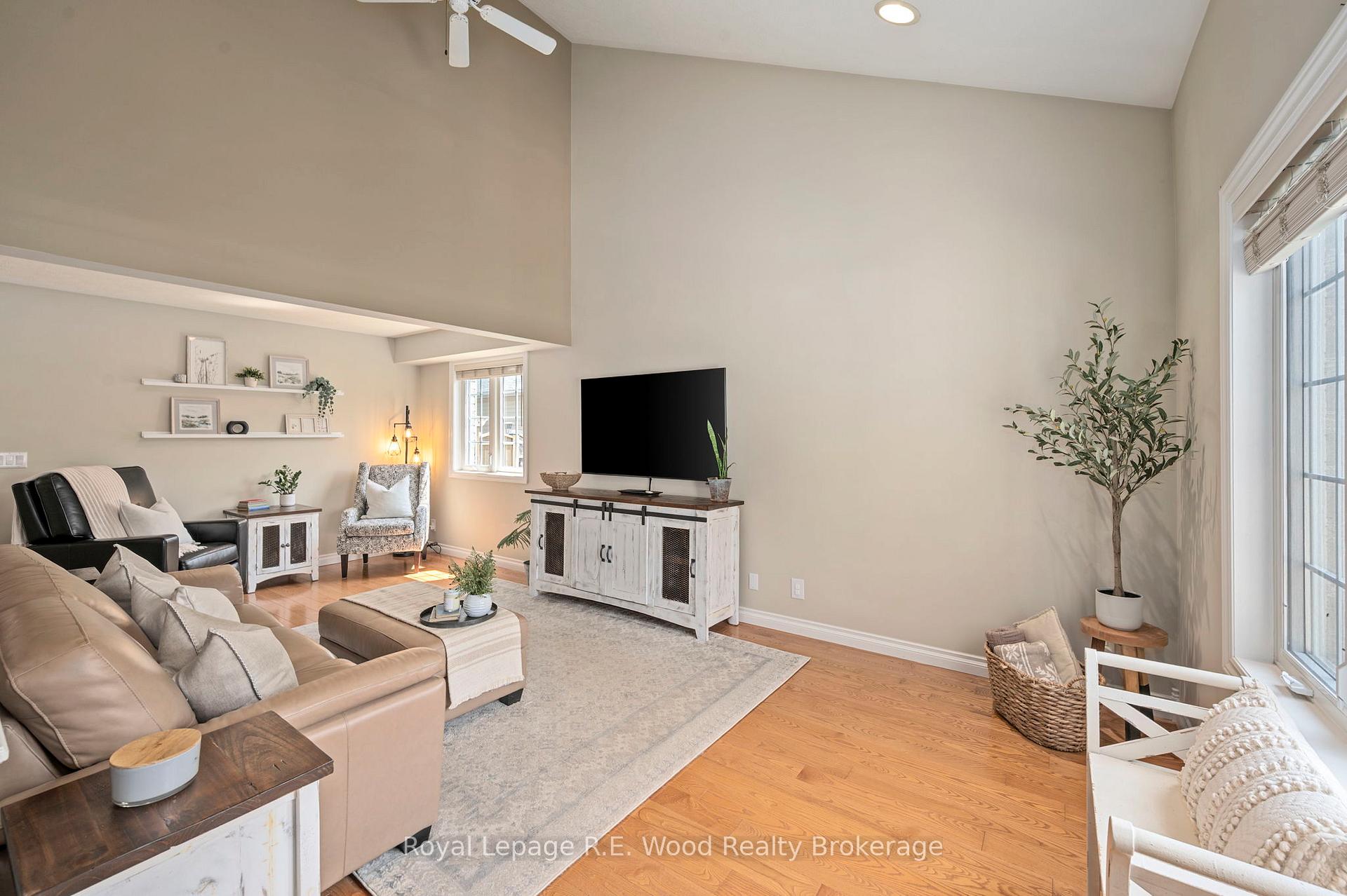 Photo 5 of 117 Allen Street, Tillsonburg — HOMEH