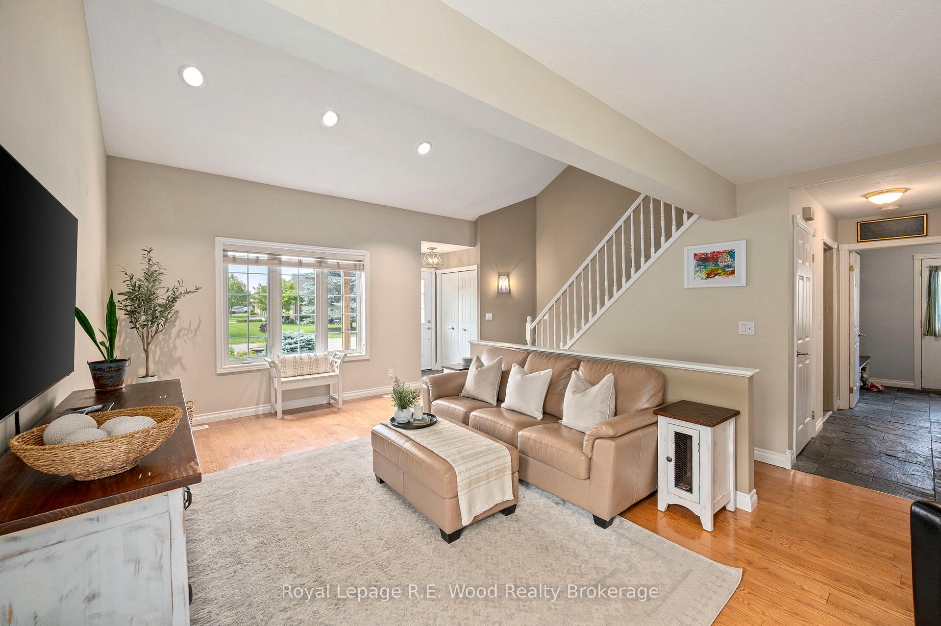 Photo 7 of 117 Allen Street, Tillsonburg — HOMEH