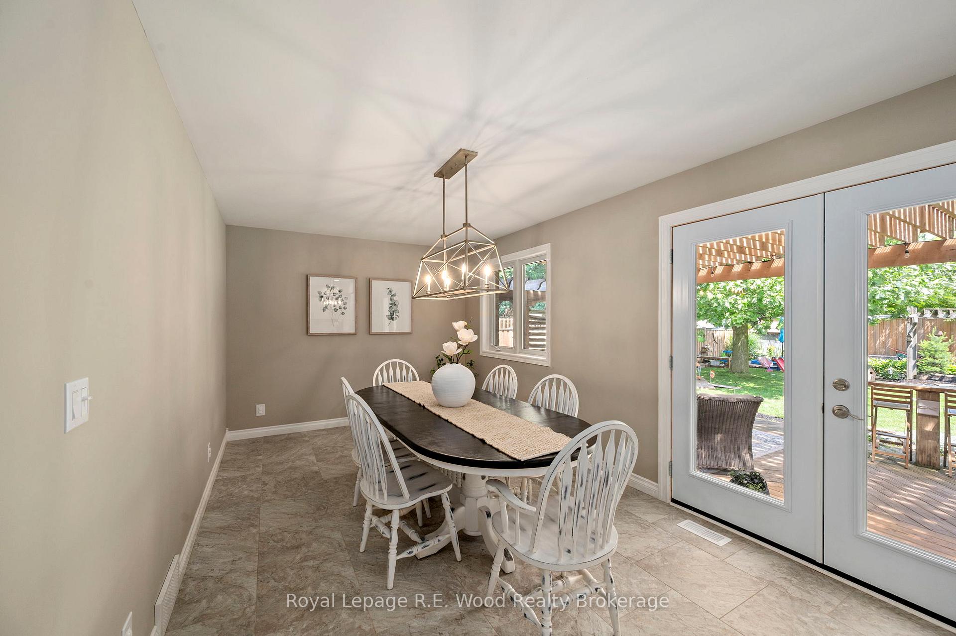 Photo 11 of 117 Allen Street, Tillsonburg — HOMEH