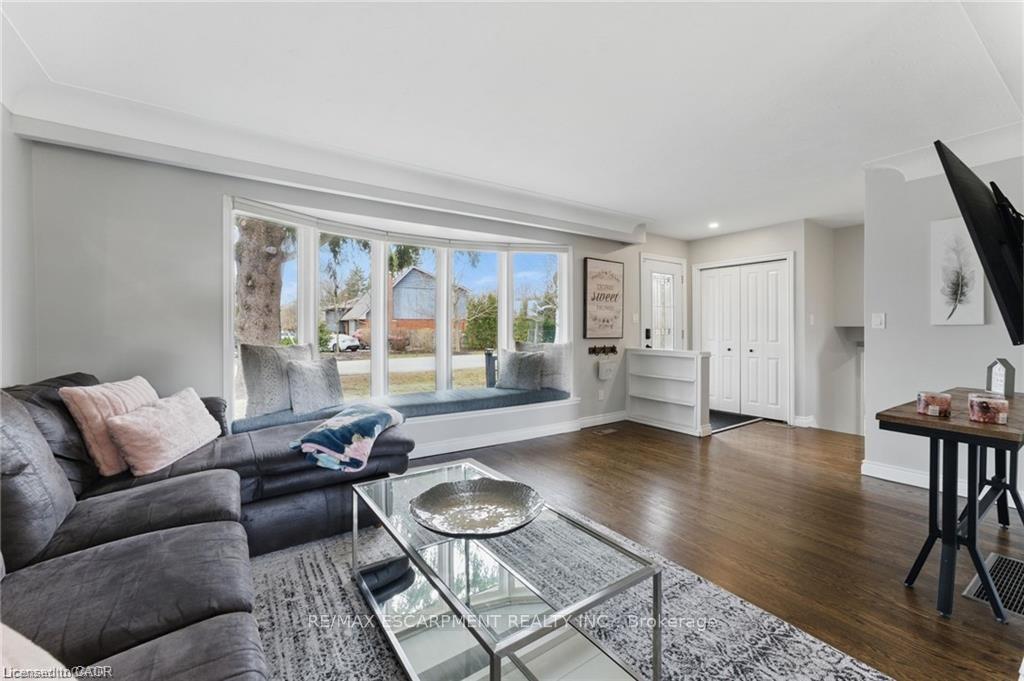 Photo 4 of 160 Council Crescent, Hamilton, Ancaster — HOMEH