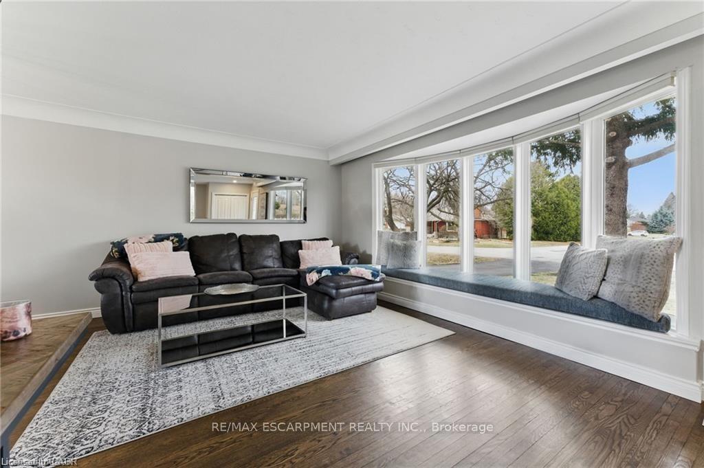 Photo 5 of 160 Council Crescent, Hamilton, Ancaster — HOMEH