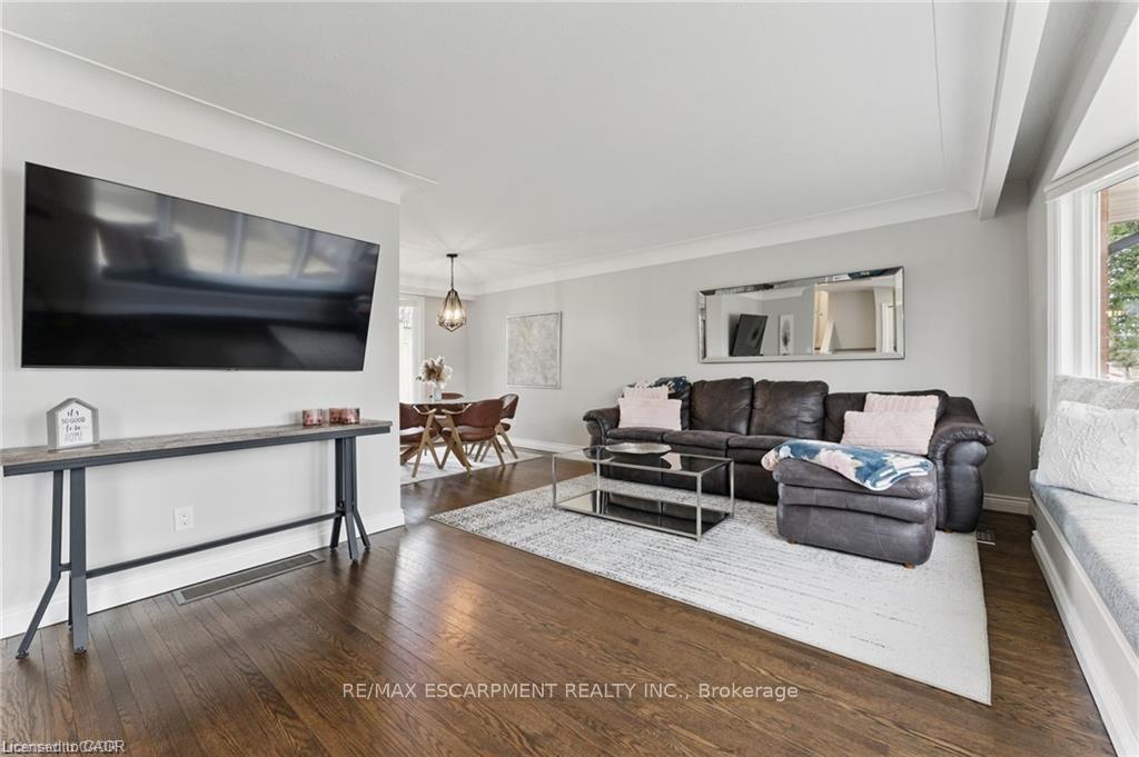 Photo 6 of 160 Council Crescent, Hamilton, Ancaster — HOMEH