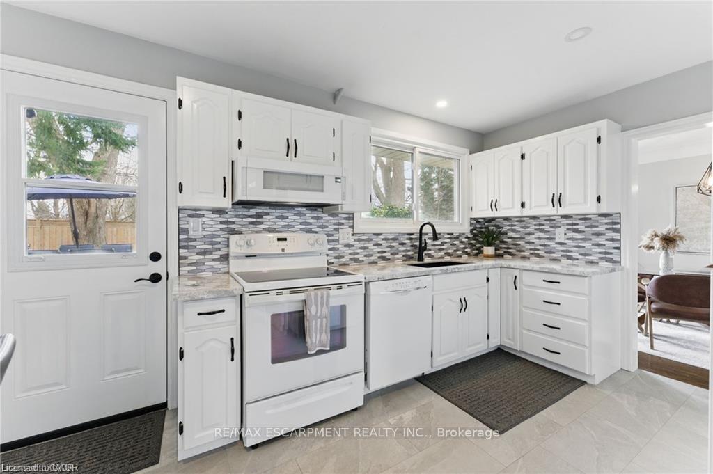 Photo 10 of 160 Council Crescent, Hamilton, Ancaster — HOMEH