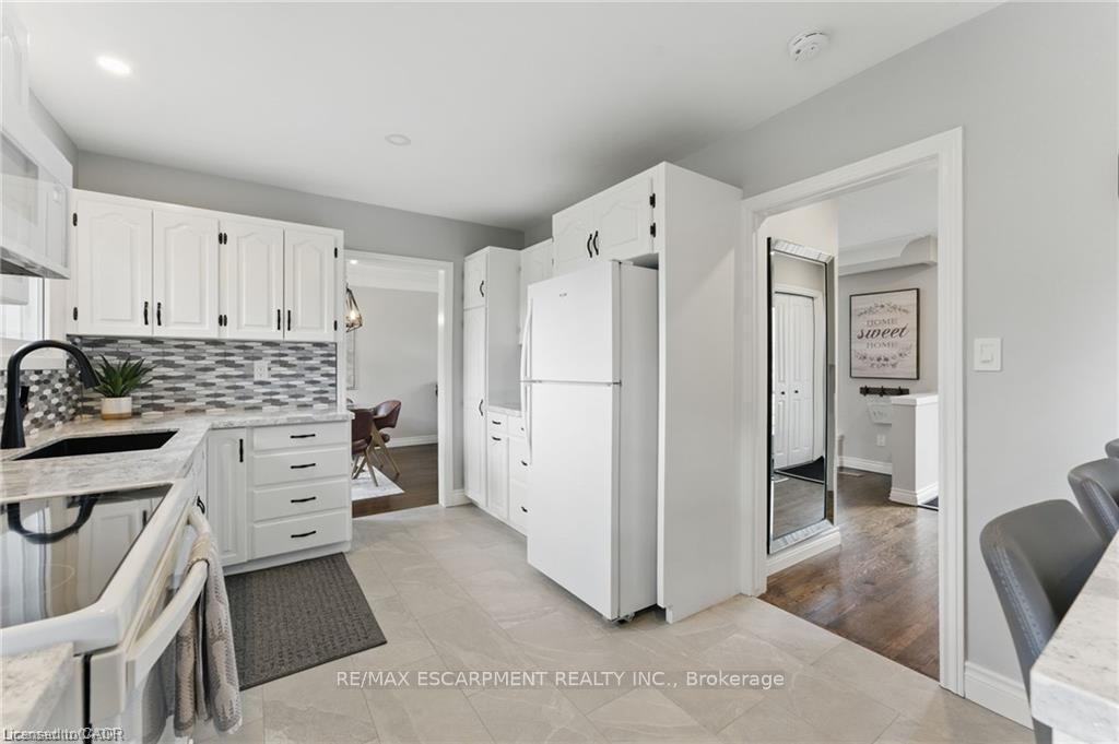 Photo 11 of 160 Council Crescent, Hamilton, Ancaster — HOMEH
